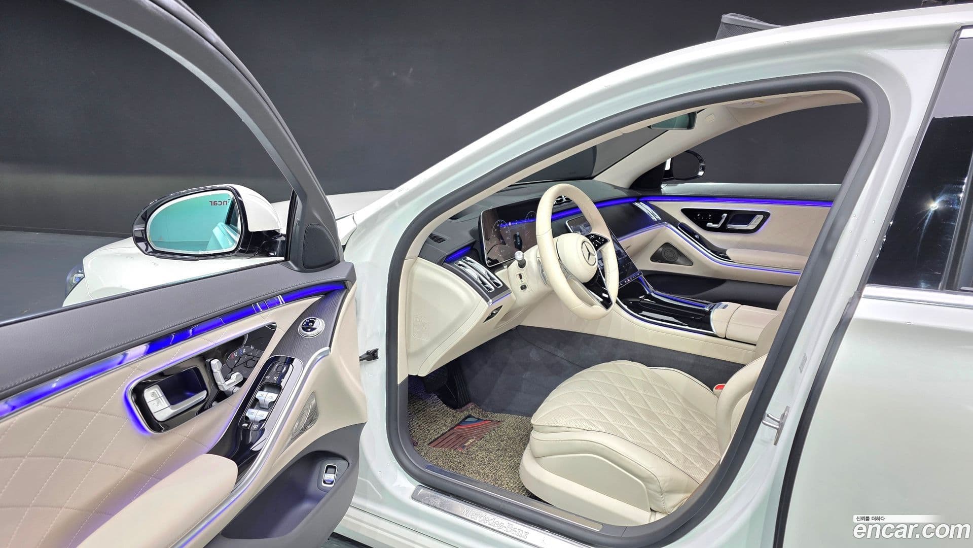 Main__Slider__Photo:S-Class Mercedes-Benz 2023.0-8