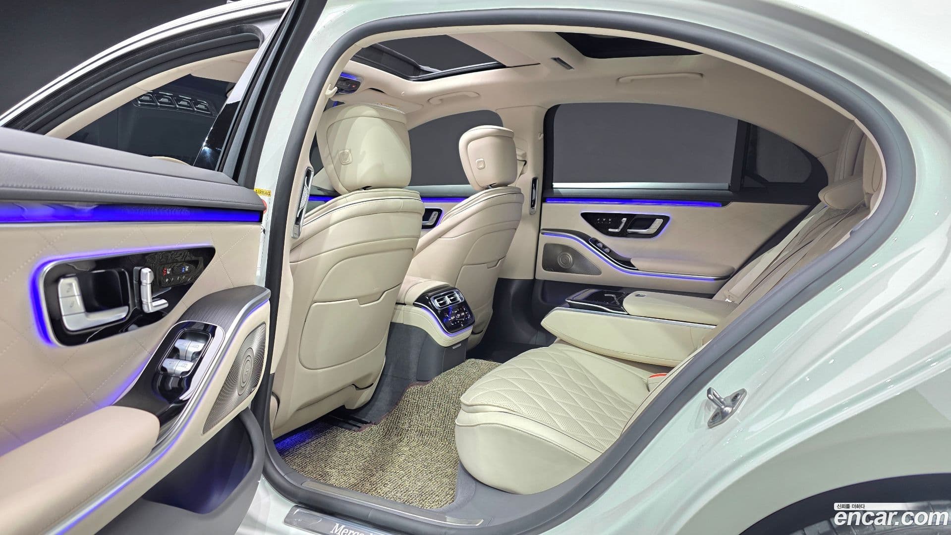 Main__Slider__Photo:S-Class Mercedes-Benz 2023.0-14