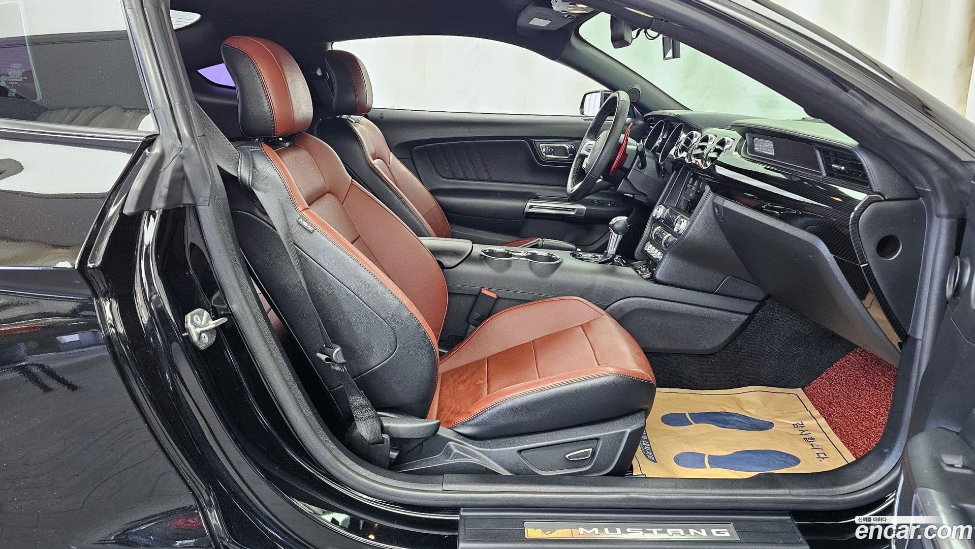 Main__Slider__Photo:Mustang Ford 2016.8-10