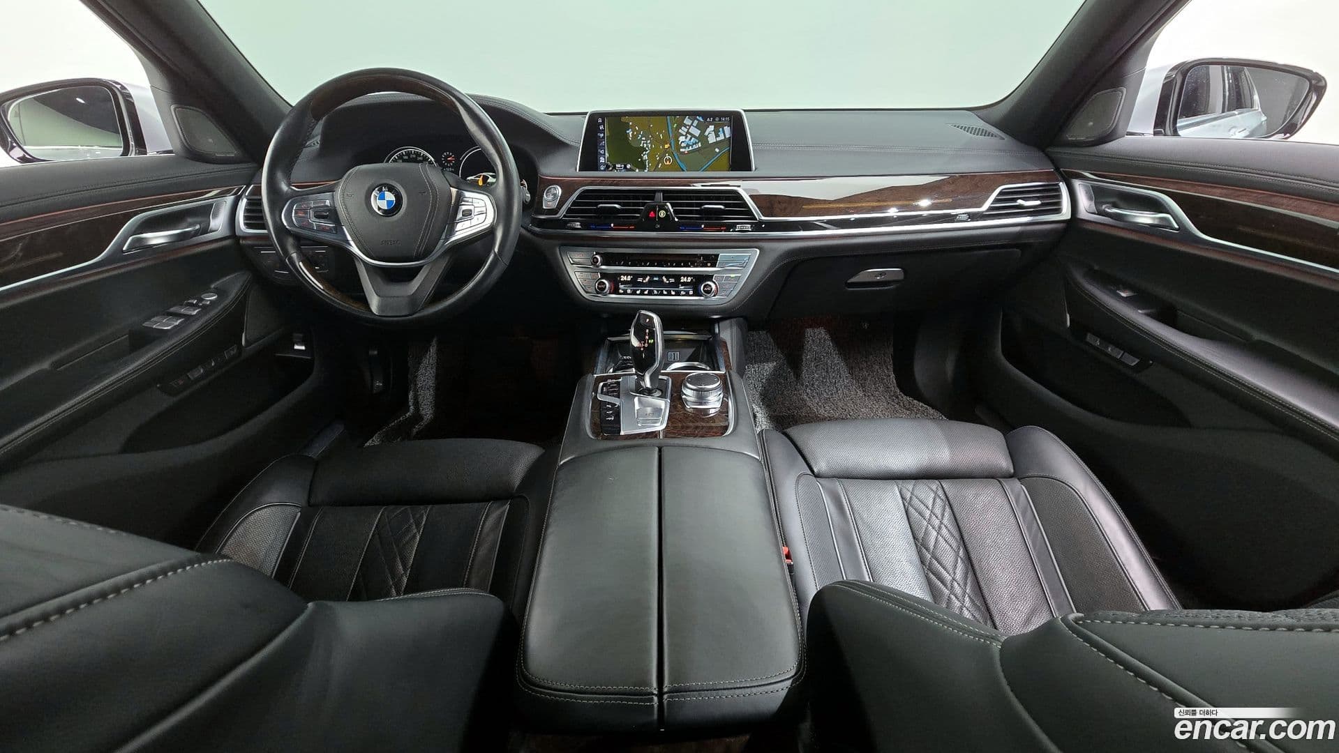 Main__Slider__Photo:7-Series BMW 2016.2-6