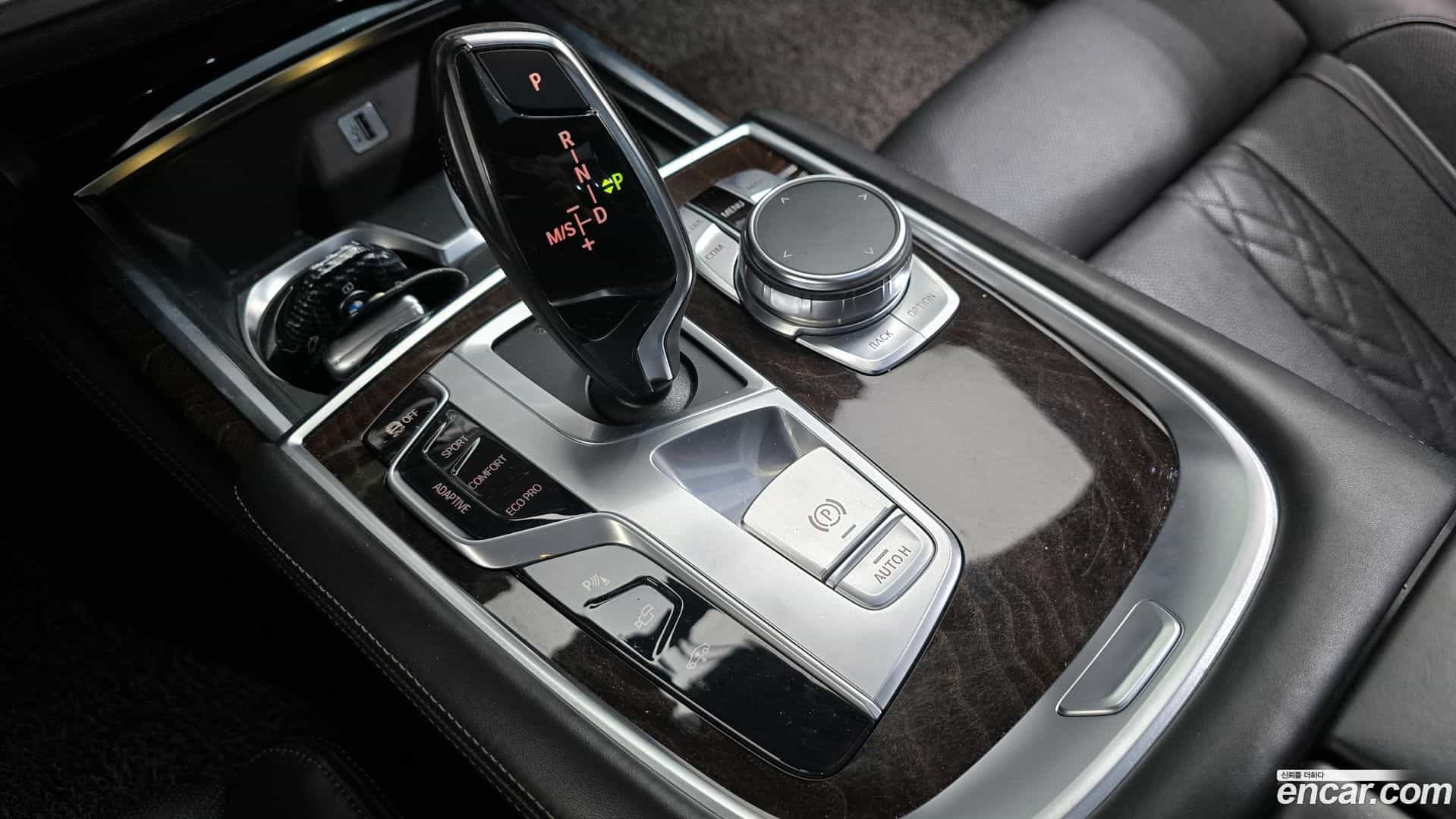 7-Series BMW 2016.2-INNER-009