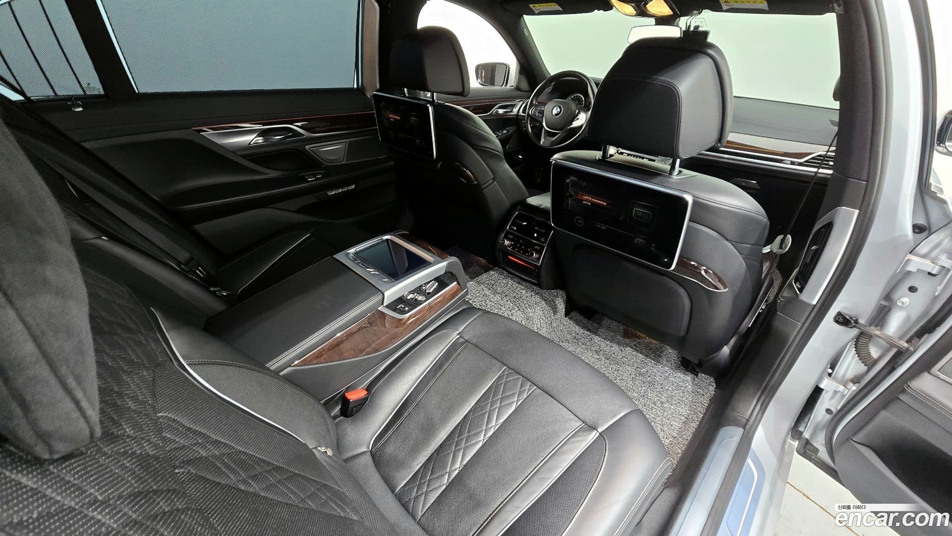 Main__Slider__Photo:7-Series BMW 2016.2-11