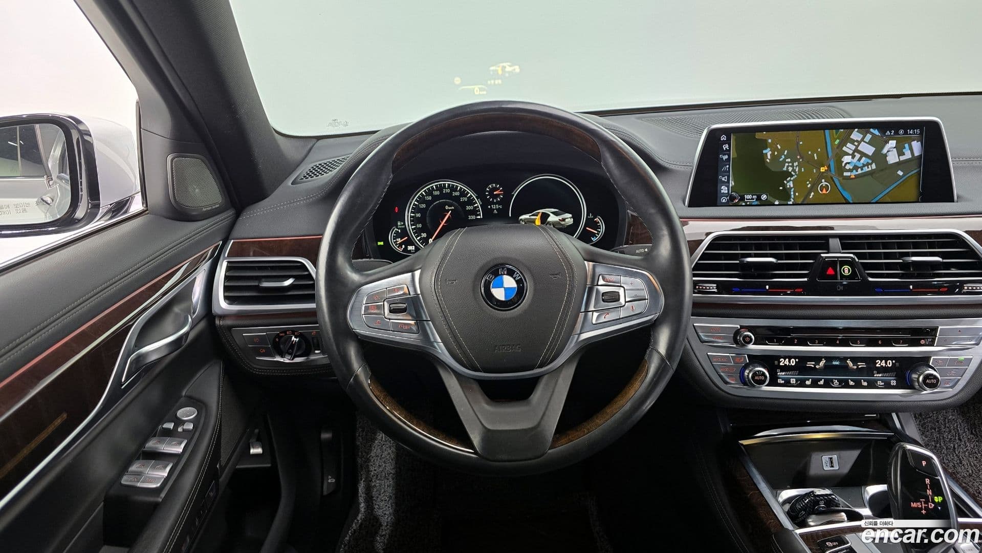 Main__Slider__Photo:7-Series BMW 2016.2-12