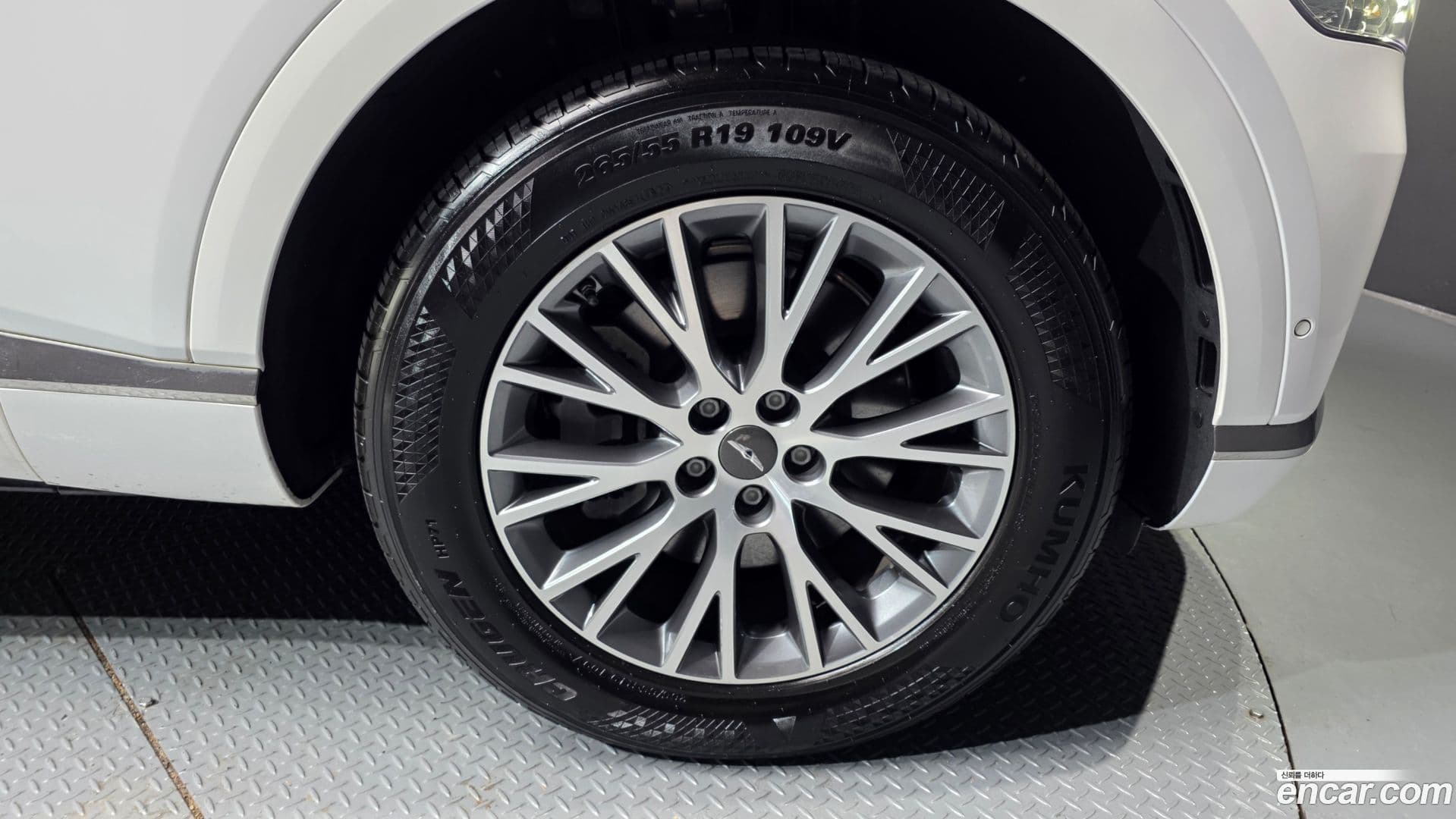 Main__Slider__Photo:GV80 Genesis 2021.9-4