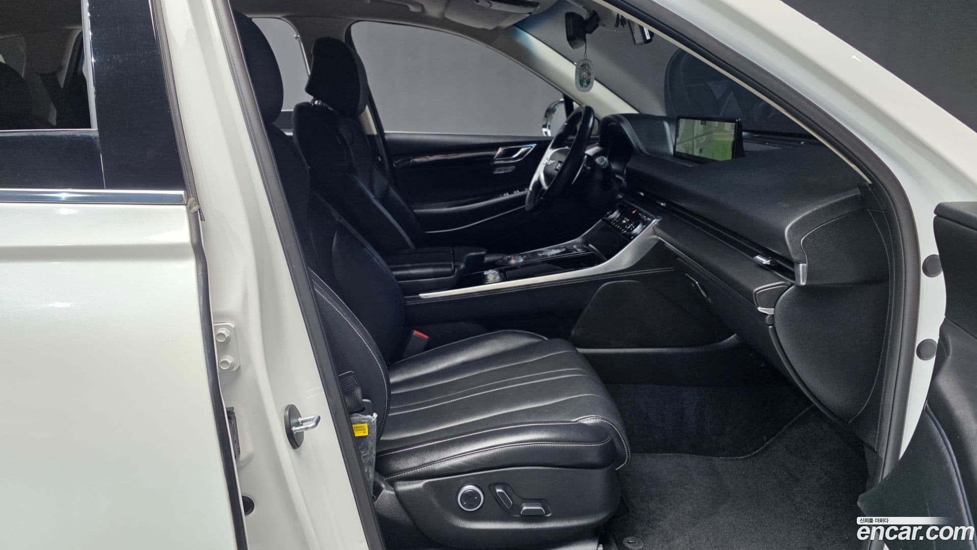 Main__Slider__Photo:GV80 Genesis 2021.9-10