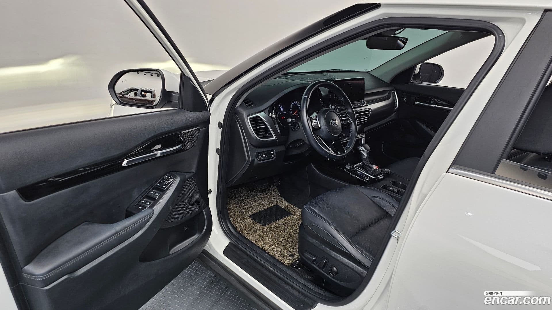 Main__Slider__Photo:Seltos Kia 2021.3-9