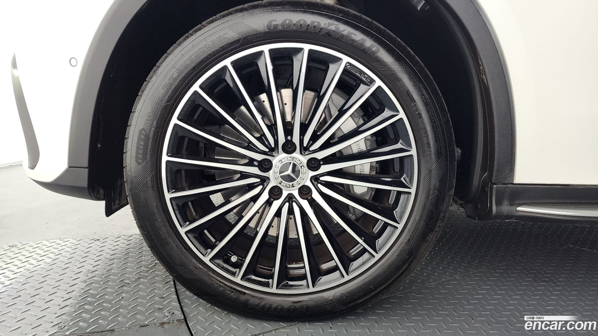 Main__Slider__Photo:GLC-Class Mercedes-Benz 2023.7-4