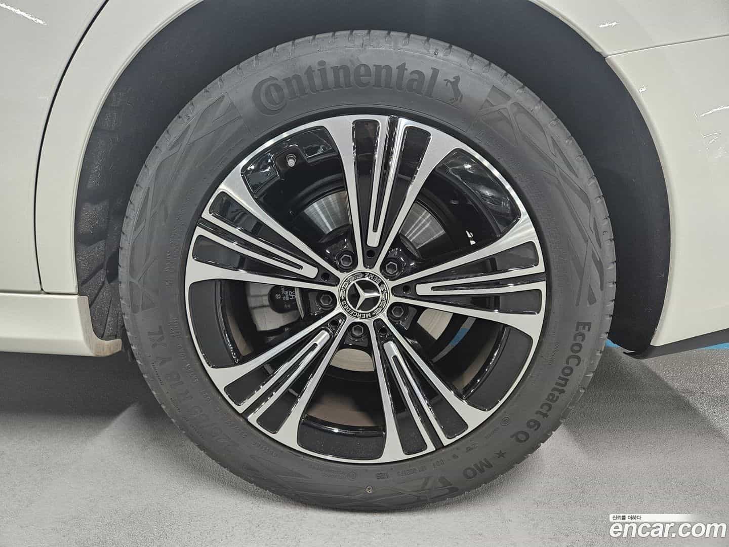 E-Class Mercedes-Benz 2025.10-OUTER-005