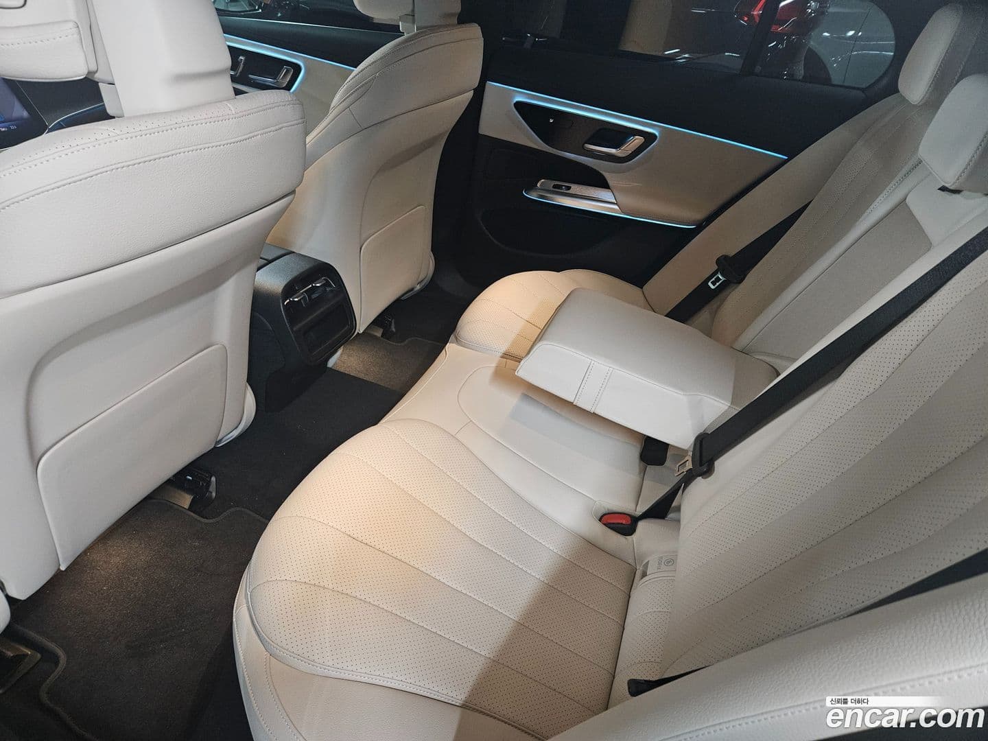 Main__Slider__Photo:E-Class Mercedes-Benz 2025.10-11