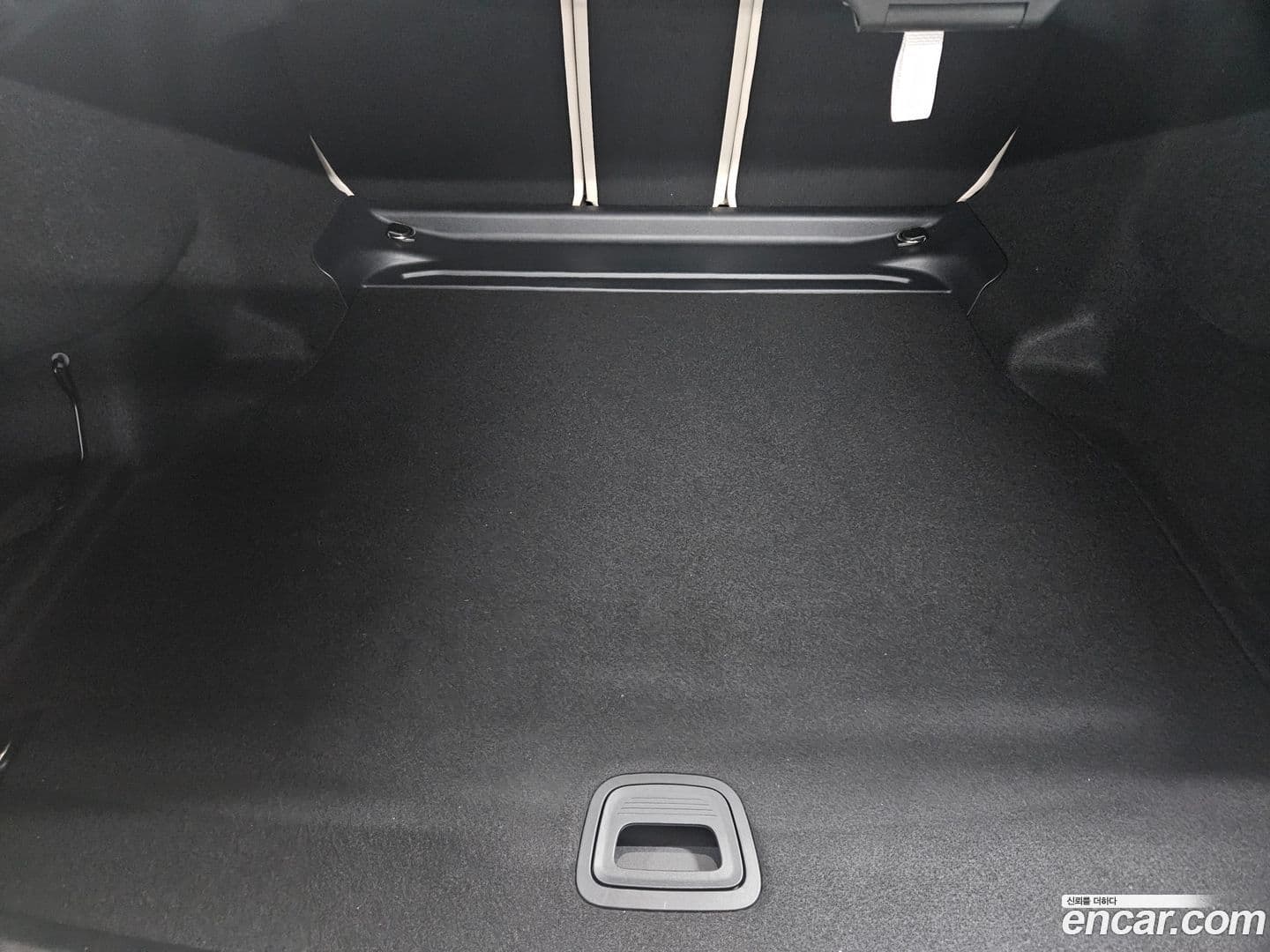 Main__Slider__Photo:E-Class Mercedes-Benz 2025.10-18