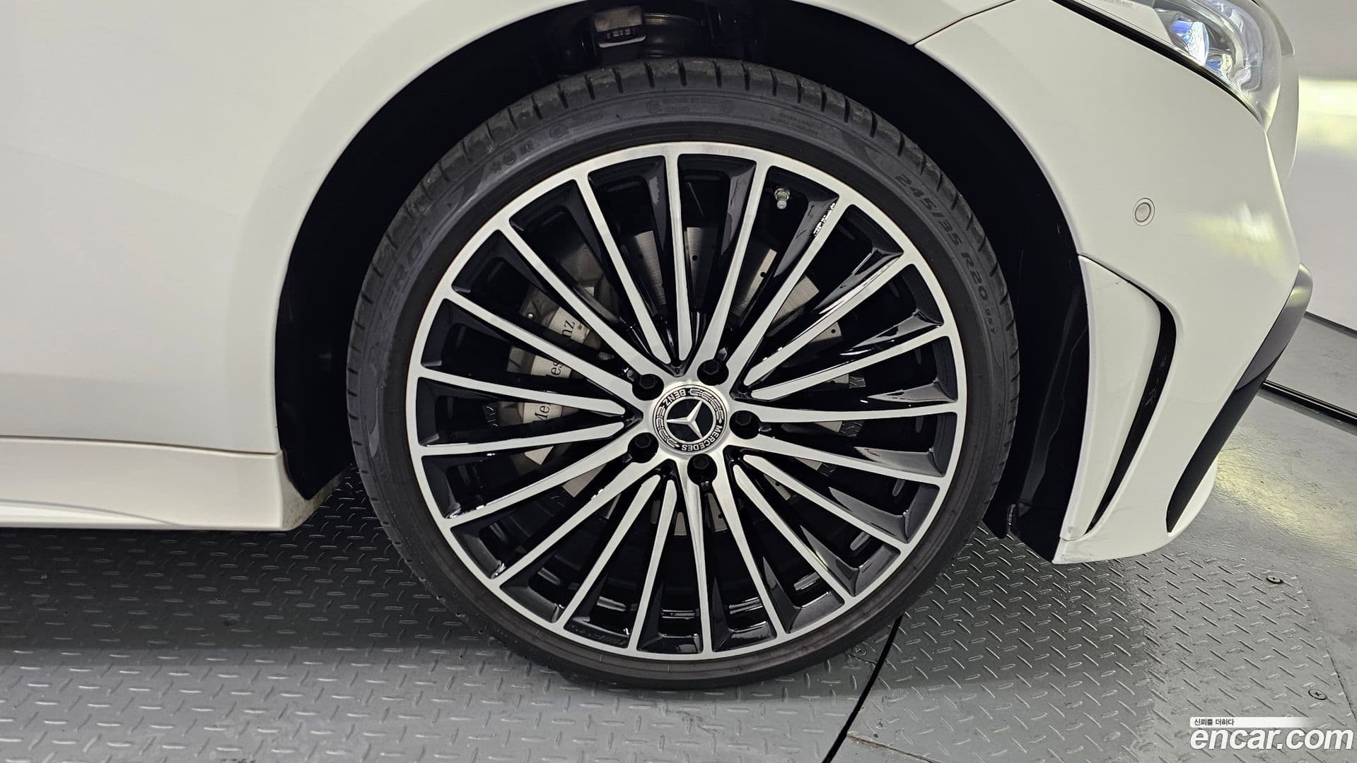 Main__Slider__Photo:CLS-Class Mercedes-Benz 2023.9-4