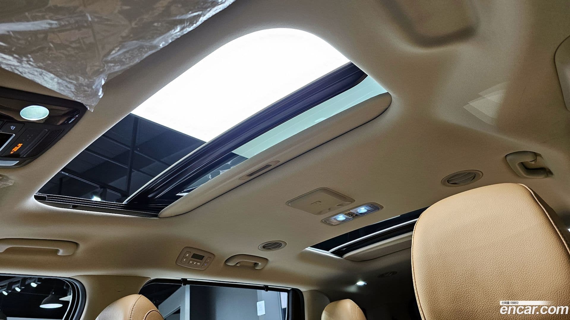 Main__Slider__Photo:Canival Kia 2023.6-16