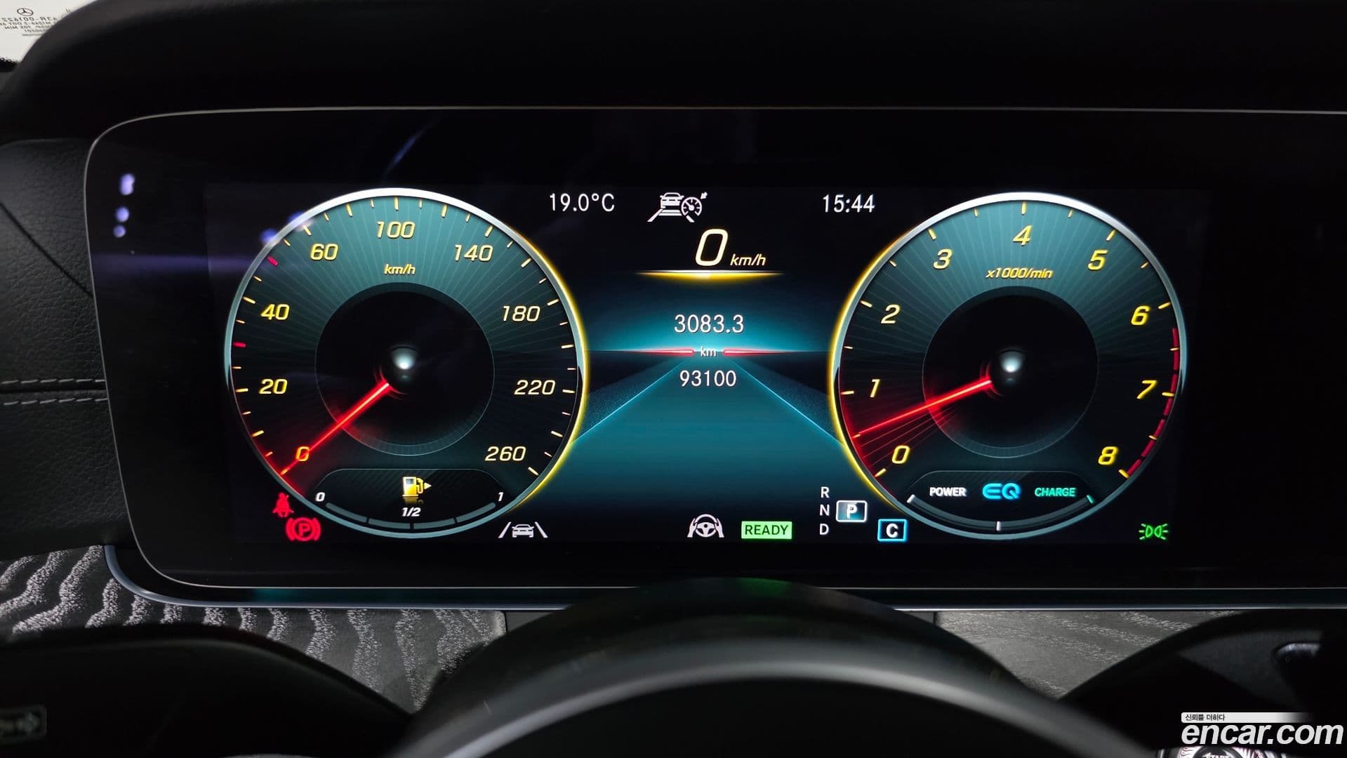 Main__Slider__Photo:CLS-Class Mercedes-Benz 2021.6-7