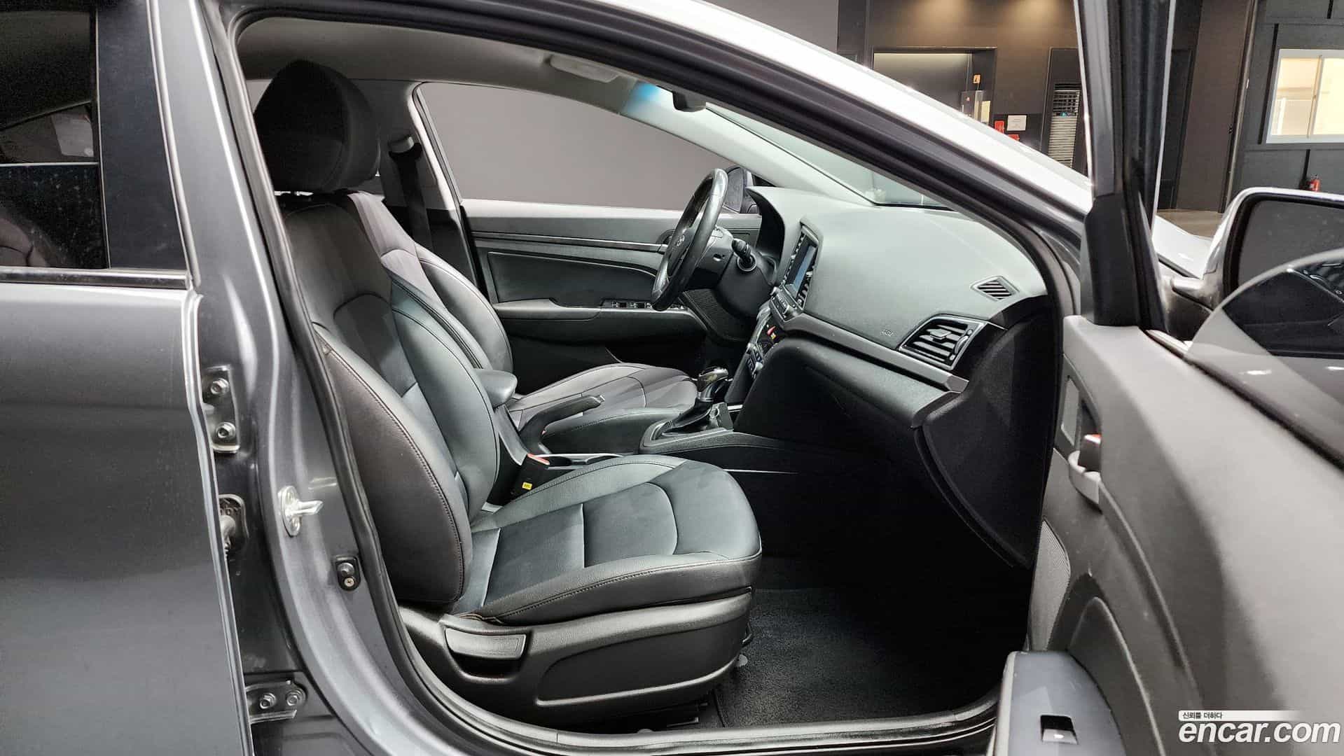 AVANTE Hyundai 2016.7-INNER-010