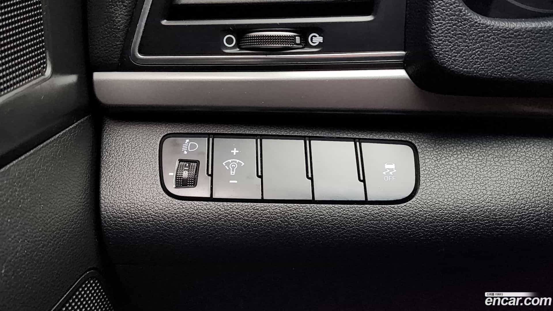 AVANTE Hyundai 2016.7-OPTION-021