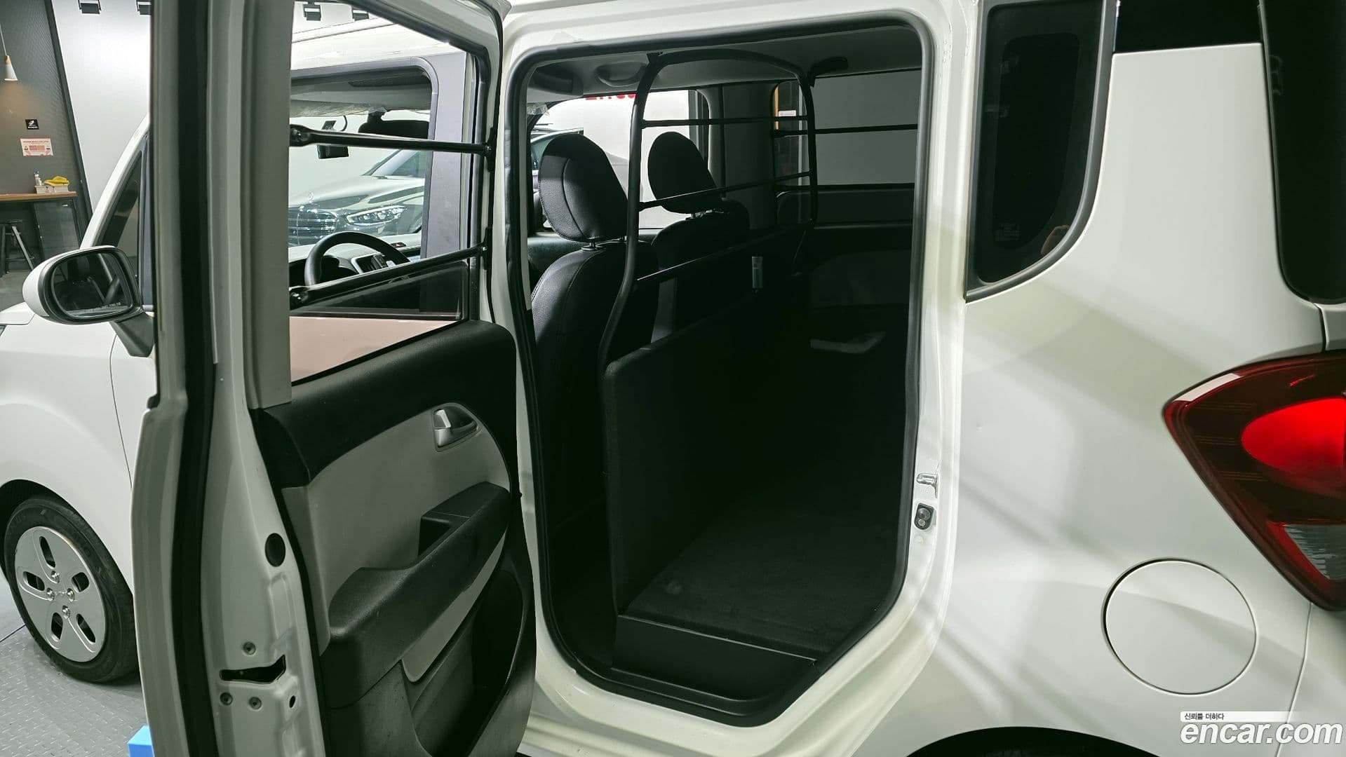 Main__Slider__Photo:RAY Kia 2022.0-10