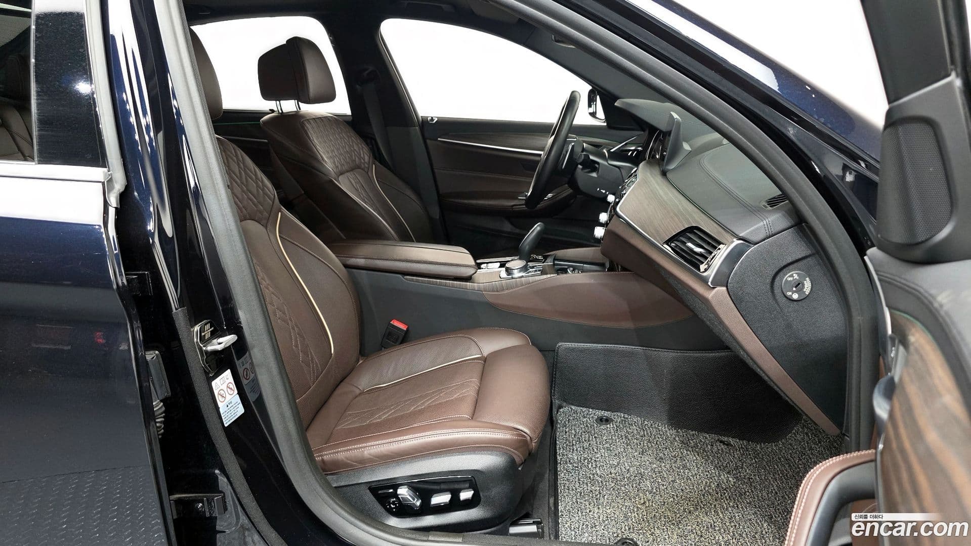 Main__Slider__Photo:5-Series BMW 2018.2-10