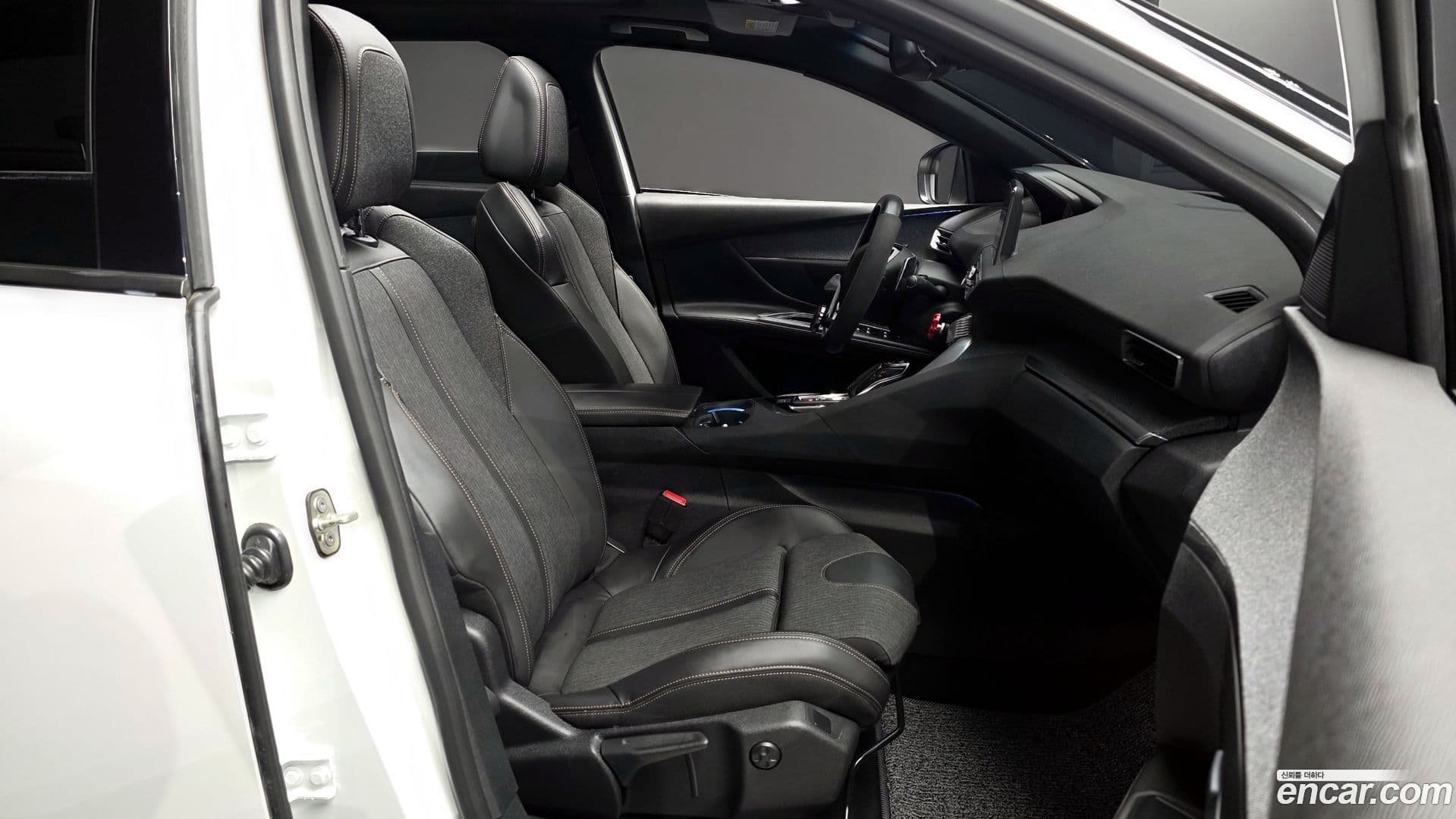 Main__Slider__Photo:5008 Peugeot 2019.1-10