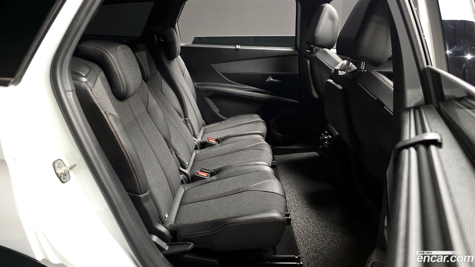 Main__Slider__Photo:5008 Peugeot 2019.1-11