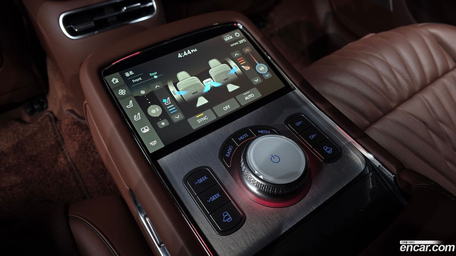 Main__Slider__Photo:G90 Genesis 2025.9-18