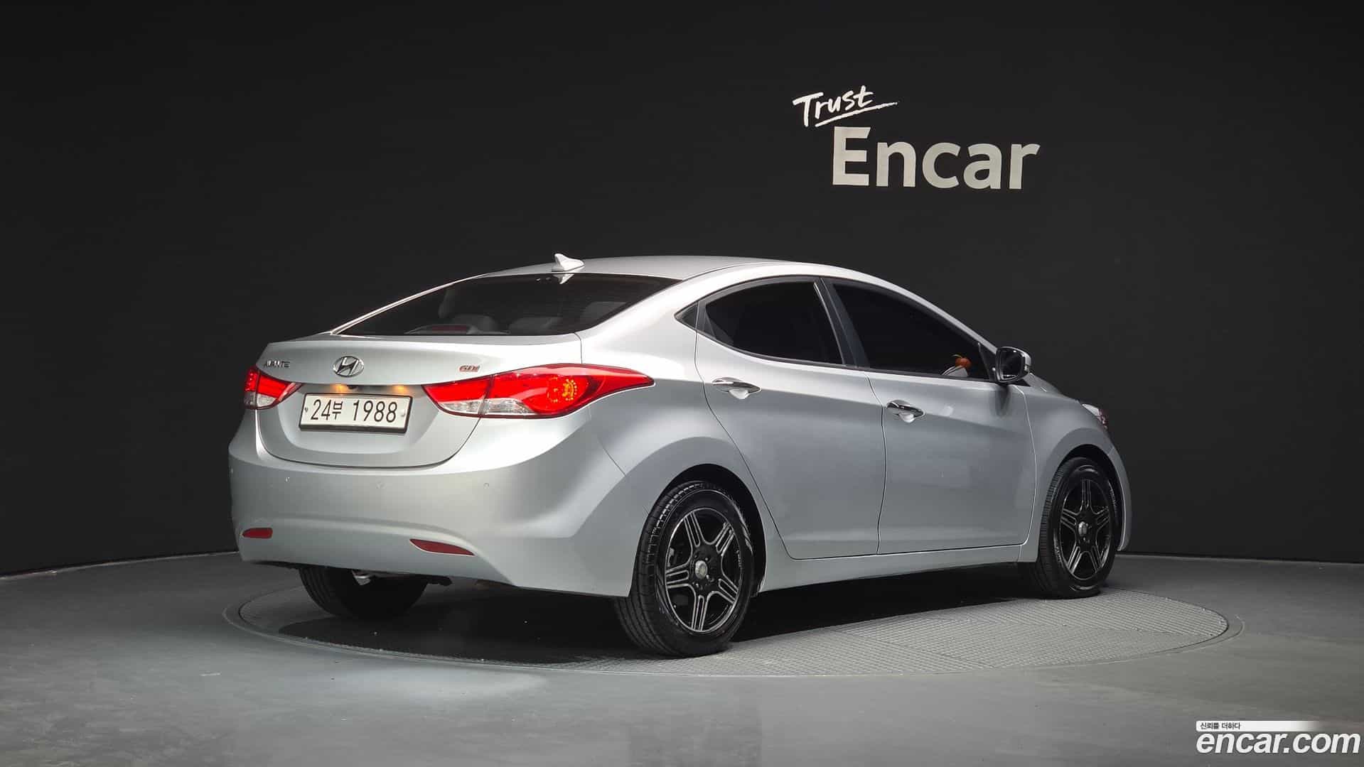 AVANTE Hyundai 2013.7-OUTER-002