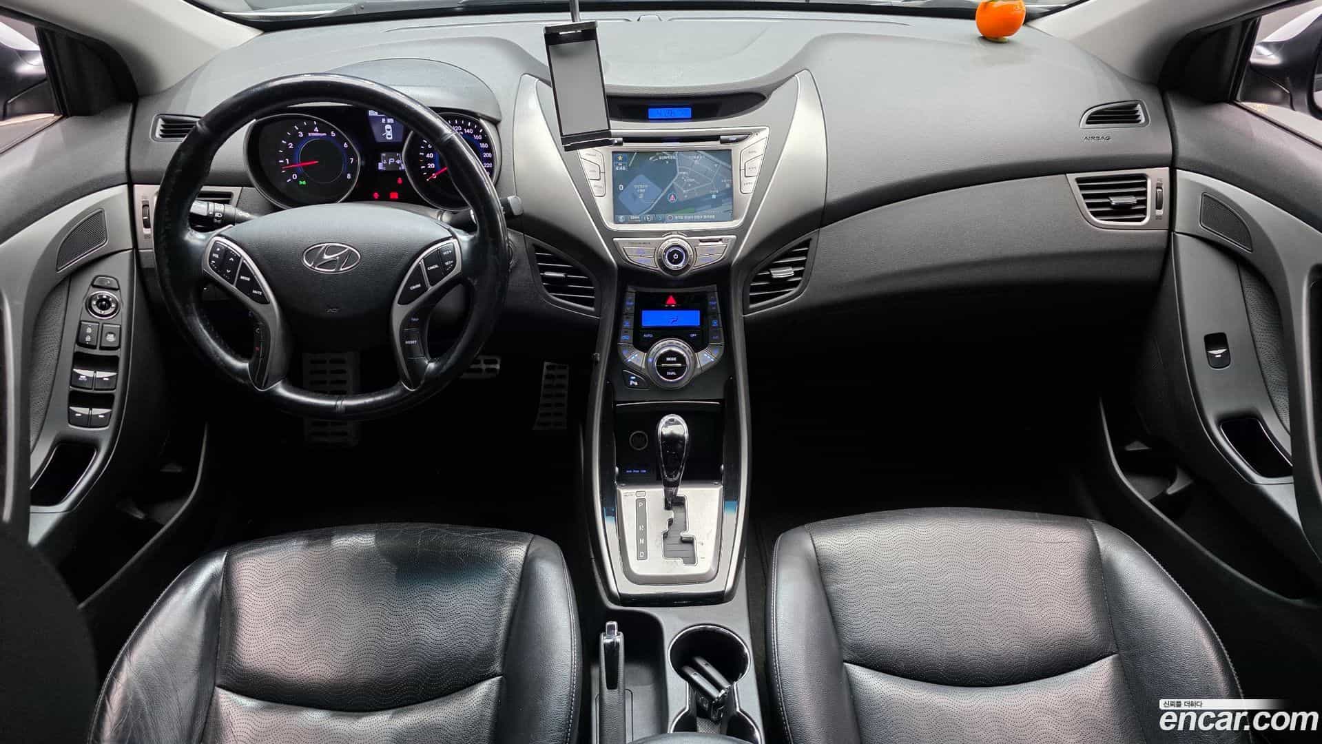 AVANTE Hyundai 2013.7-INNER-007