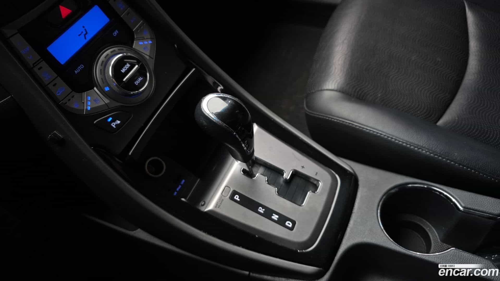 AVANTE Hyundai 2013.7-INNER-009