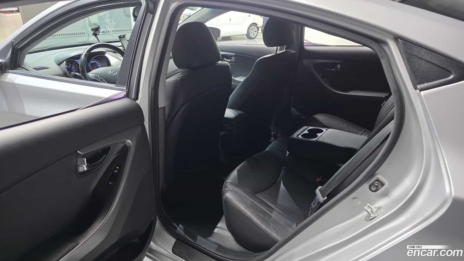 AVANTE Hyundai 2013.7-OPTION-015