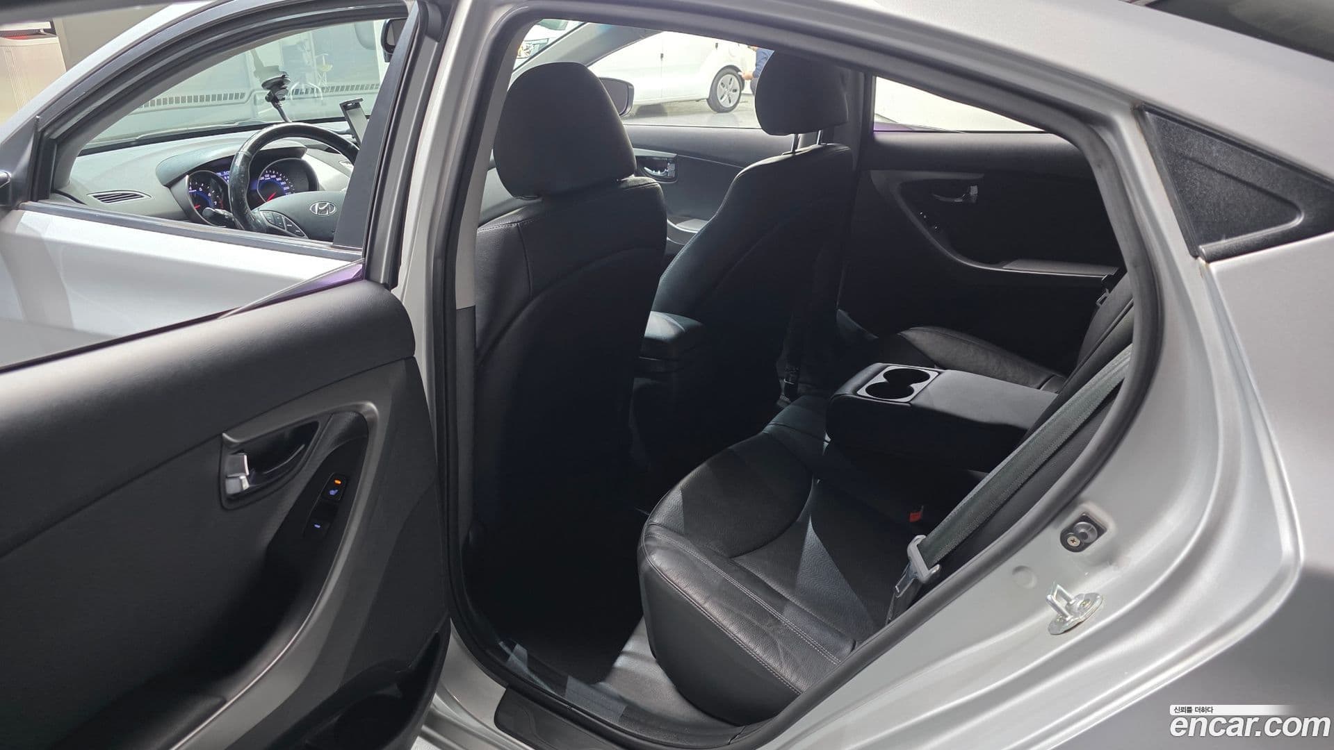 Main__Slider__Photo:AVANTE Hyundai 2013.7-10