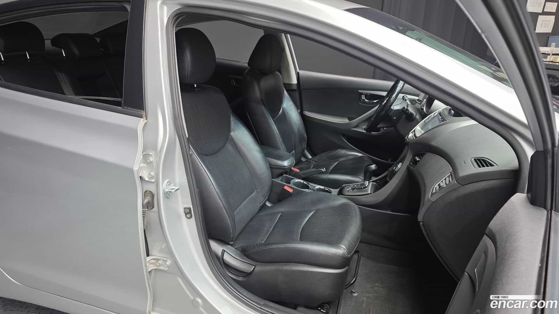 AVANTE Hyundai 2013.7-OPTION-016