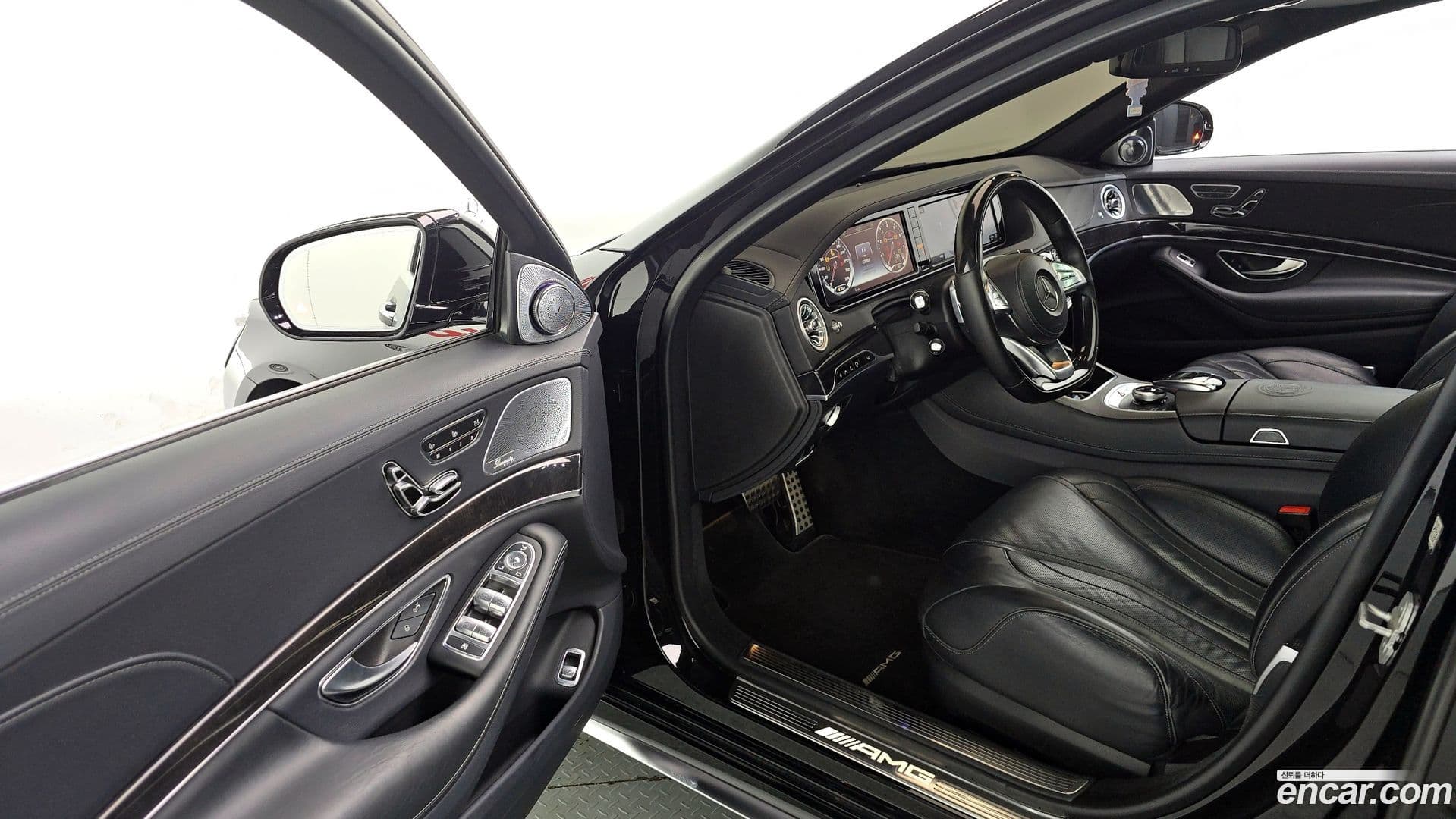 Main__Slider__Photo:S-Class Mercedes-Benz 2016.10-9