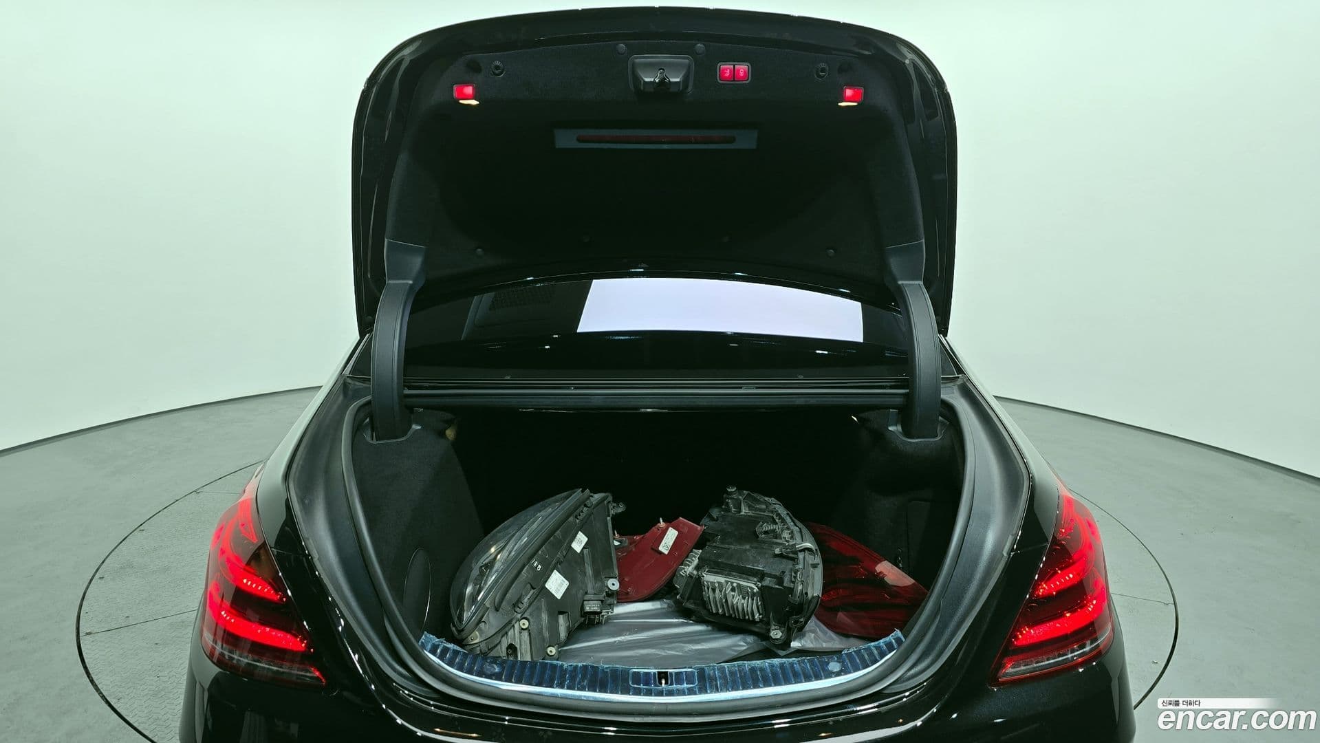 Main__Slider__Photo:S-Class Mercedes-Benz 2016.10-19