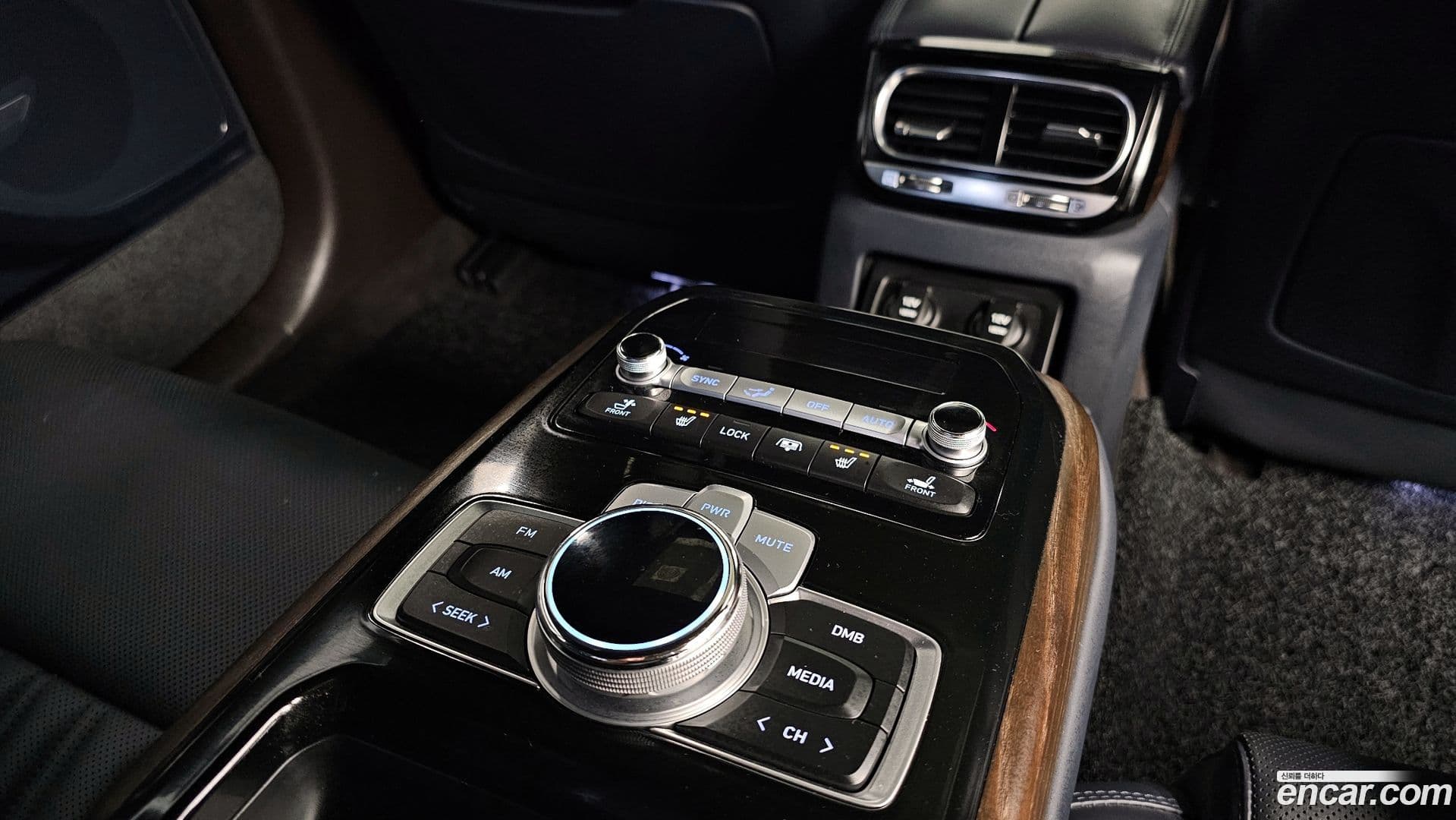 Main__Slider__Photo:G90 Genesis 2019.3-18