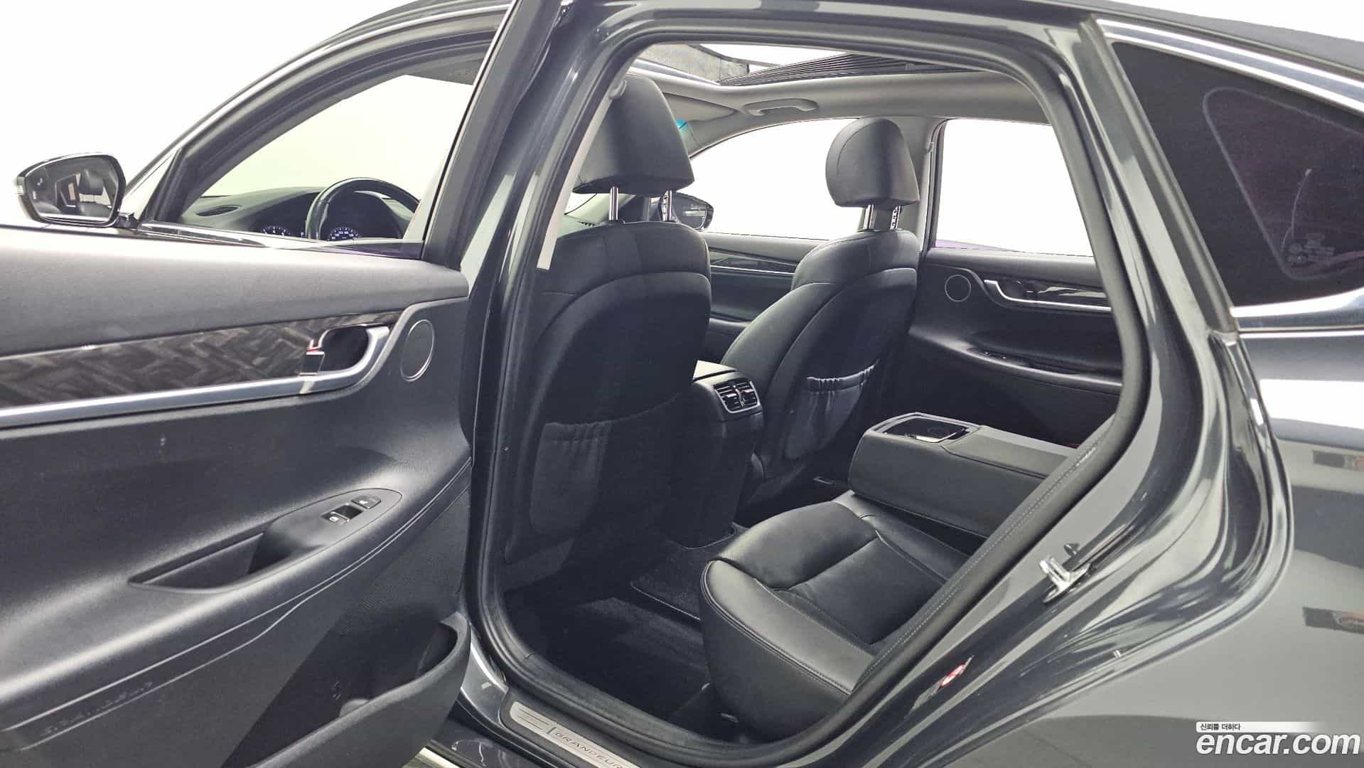 Grandeur Hyundai 2017.10-OPTION-015