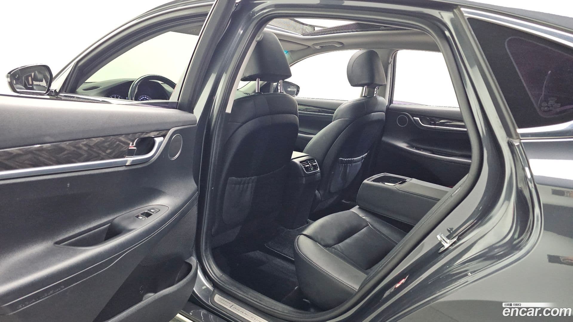 Main__Slider__Photo:Grandeur Hyundai 2017.10-10