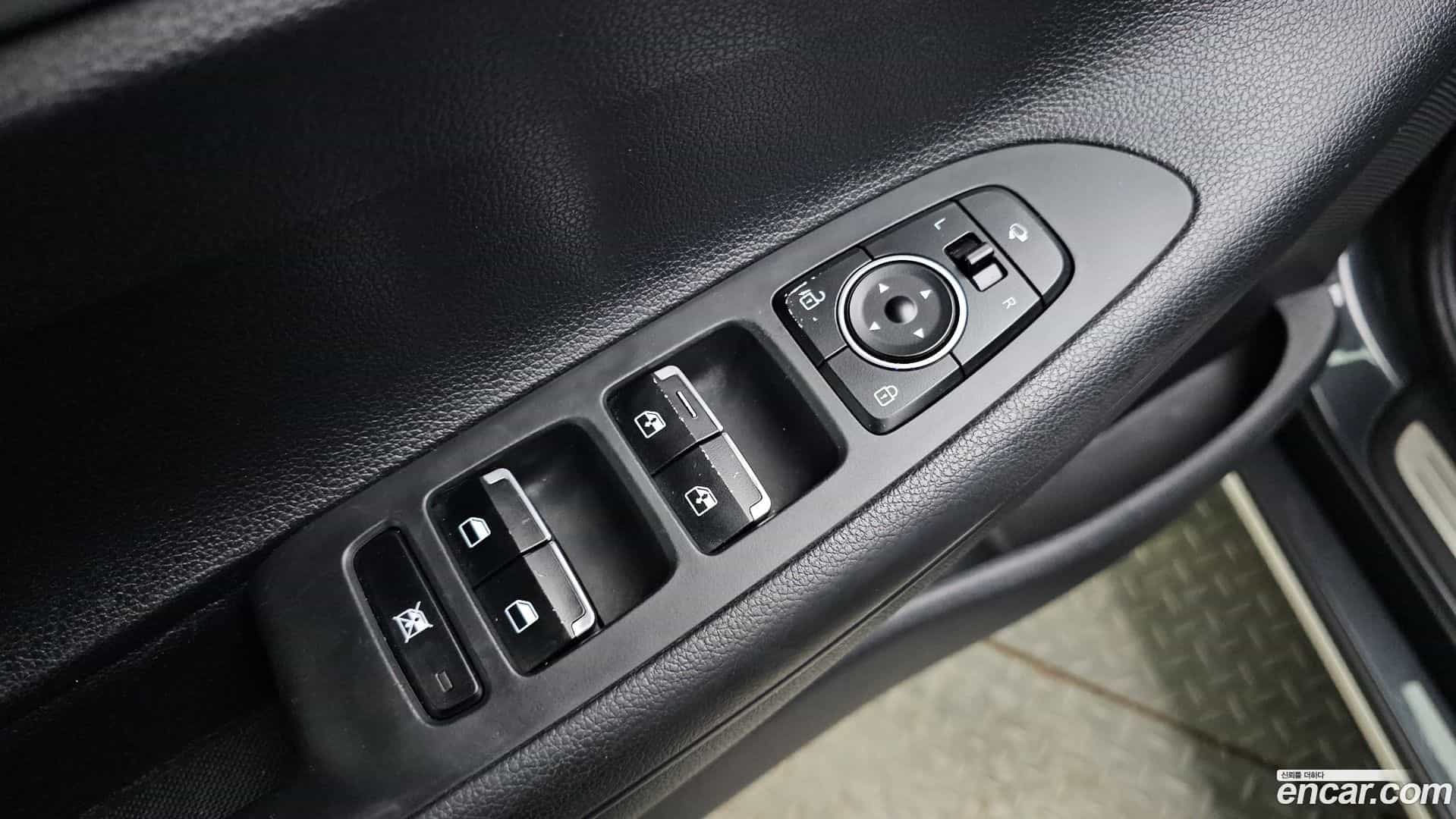 Grandeur Hyundai 2017.10-OPTION-017