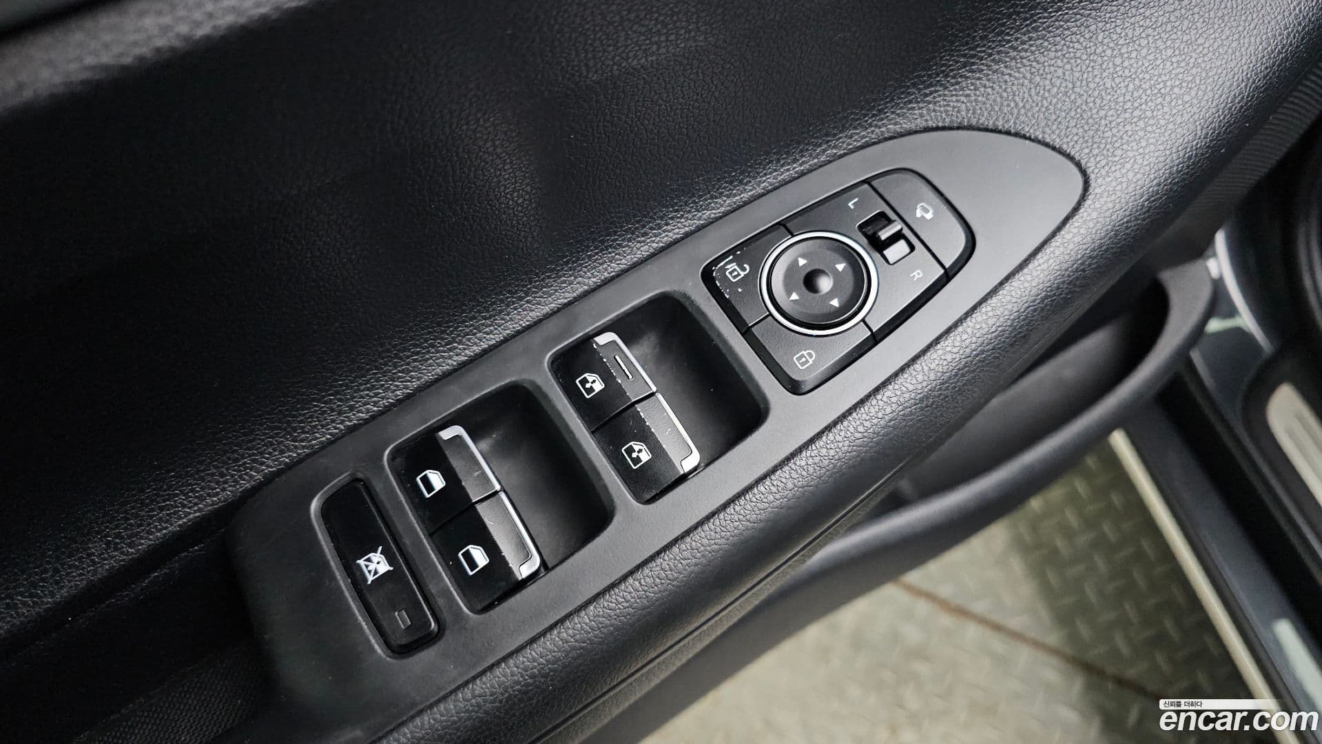 Main__Slider__Photo:Grandeur Hyundai 2017.10-12