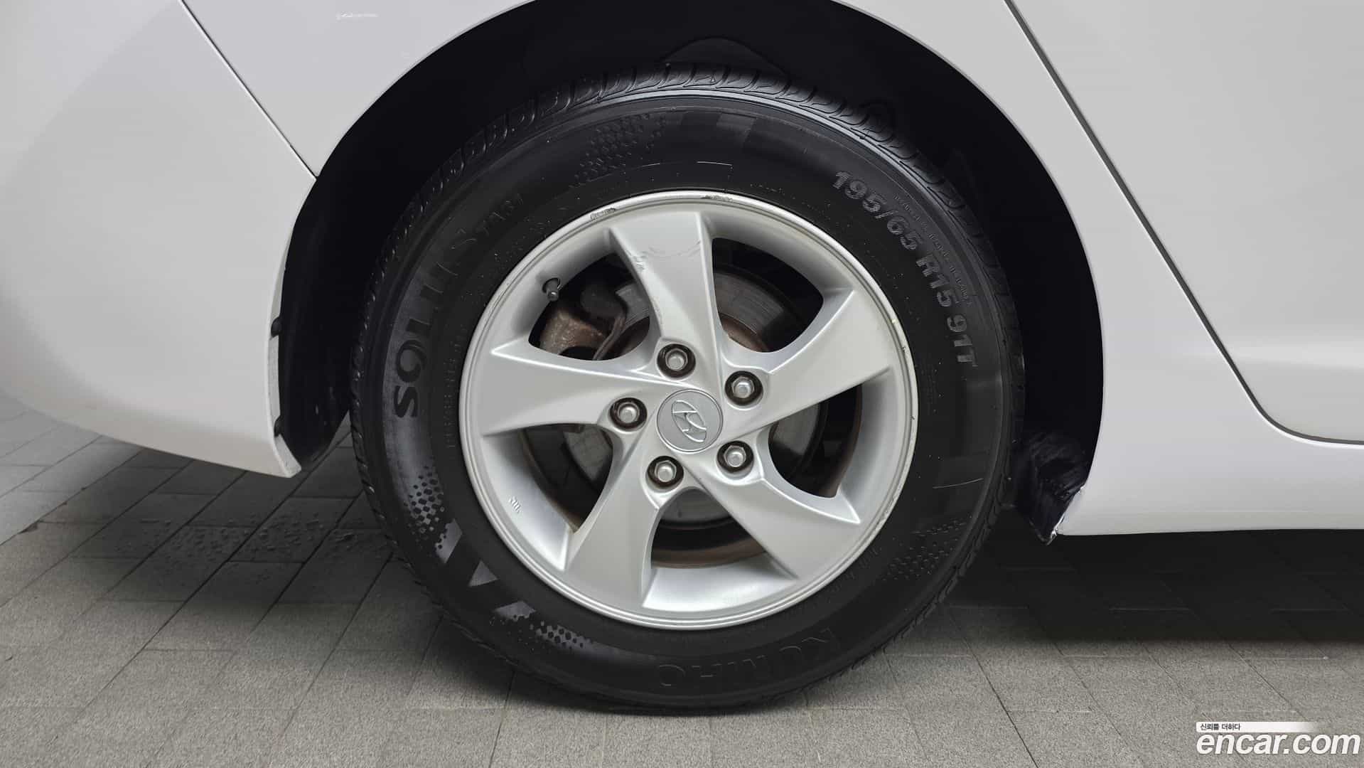 AVANTE Hyundai 2012.6-OUTER-005