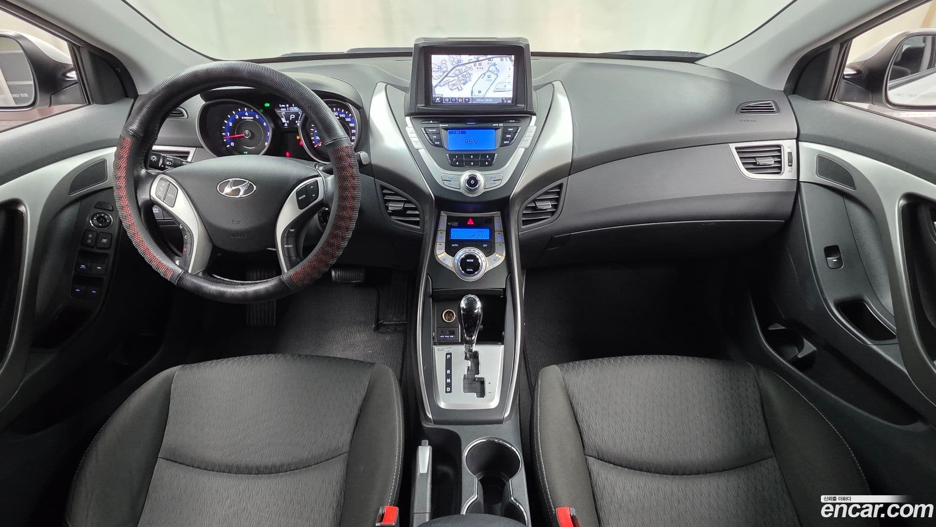 Main__Slider__Photo:AVANTE Hyundai 2012.6-6