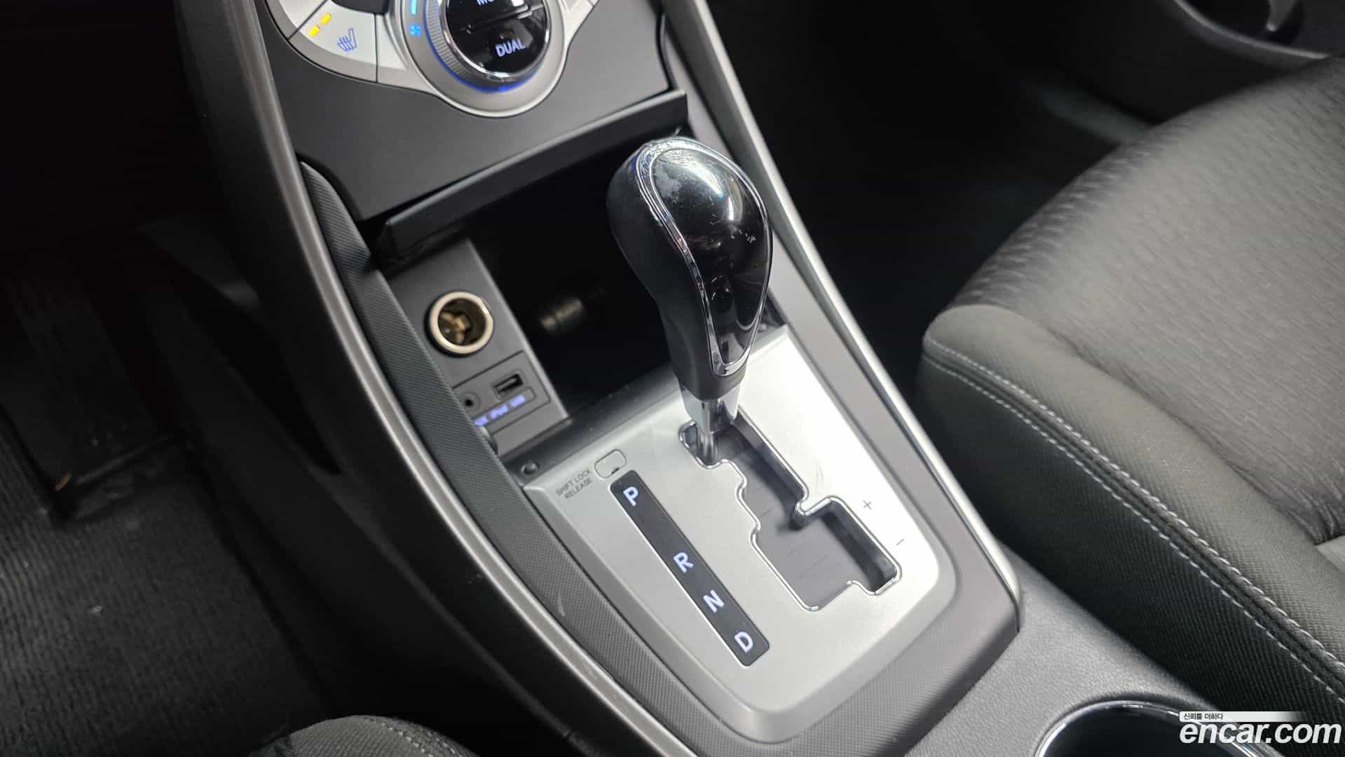 AVANTE Hyundai 2012.6-INNER-009