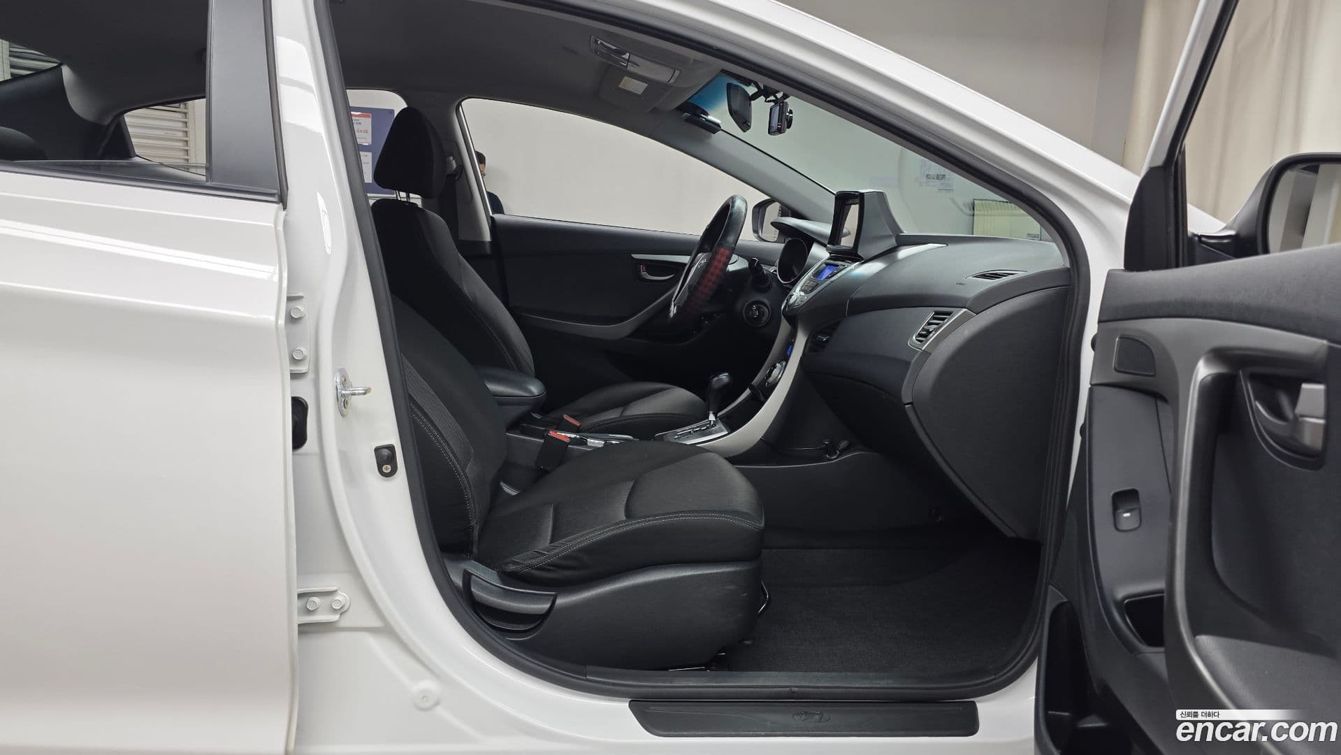 Main__Slider__Photo:AVANTE Hyundai 2012.6-10