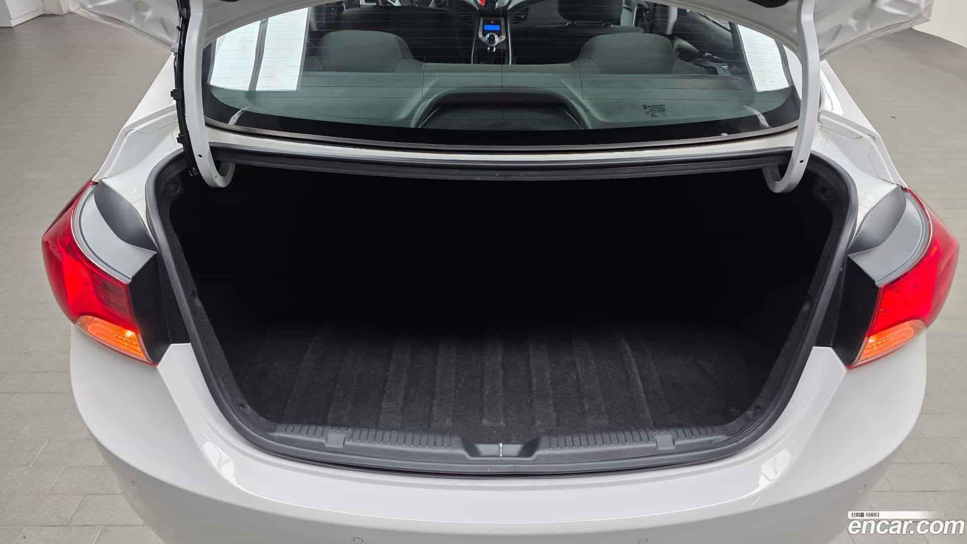 AVANTE Hyundai 2012.6-OPTION-024