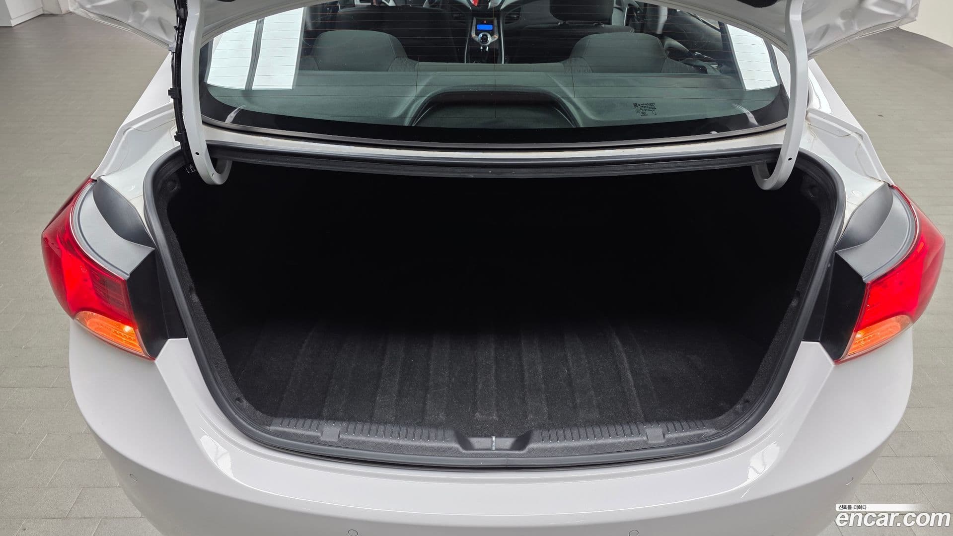 Main__Slider__Photo:AVANTE Hyundai 2012.6-19