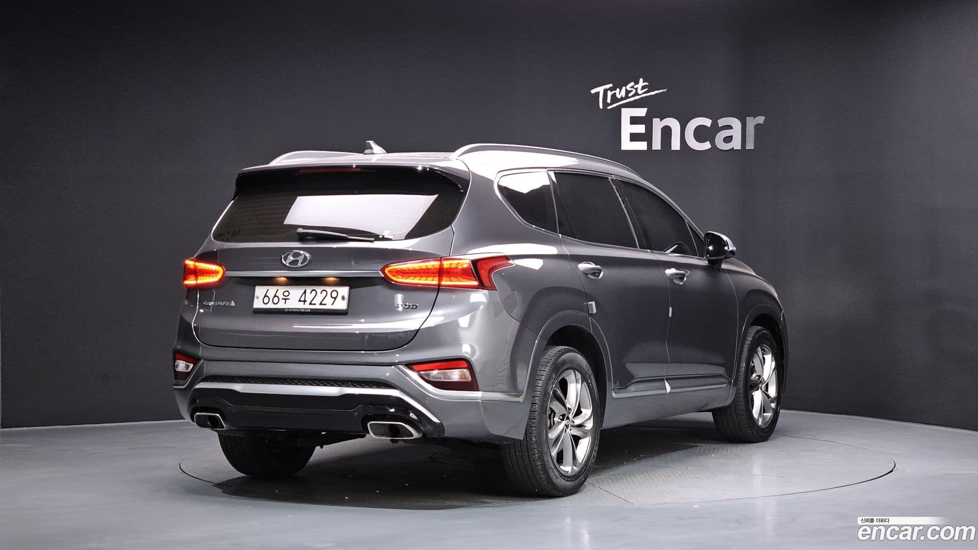 Main__Slider__Photo:Santafe Hyundai 2018.11-1