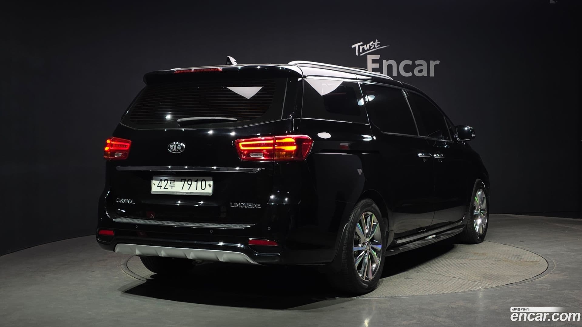 Main__Slider__Photo:Canival Kia 2018.6-1