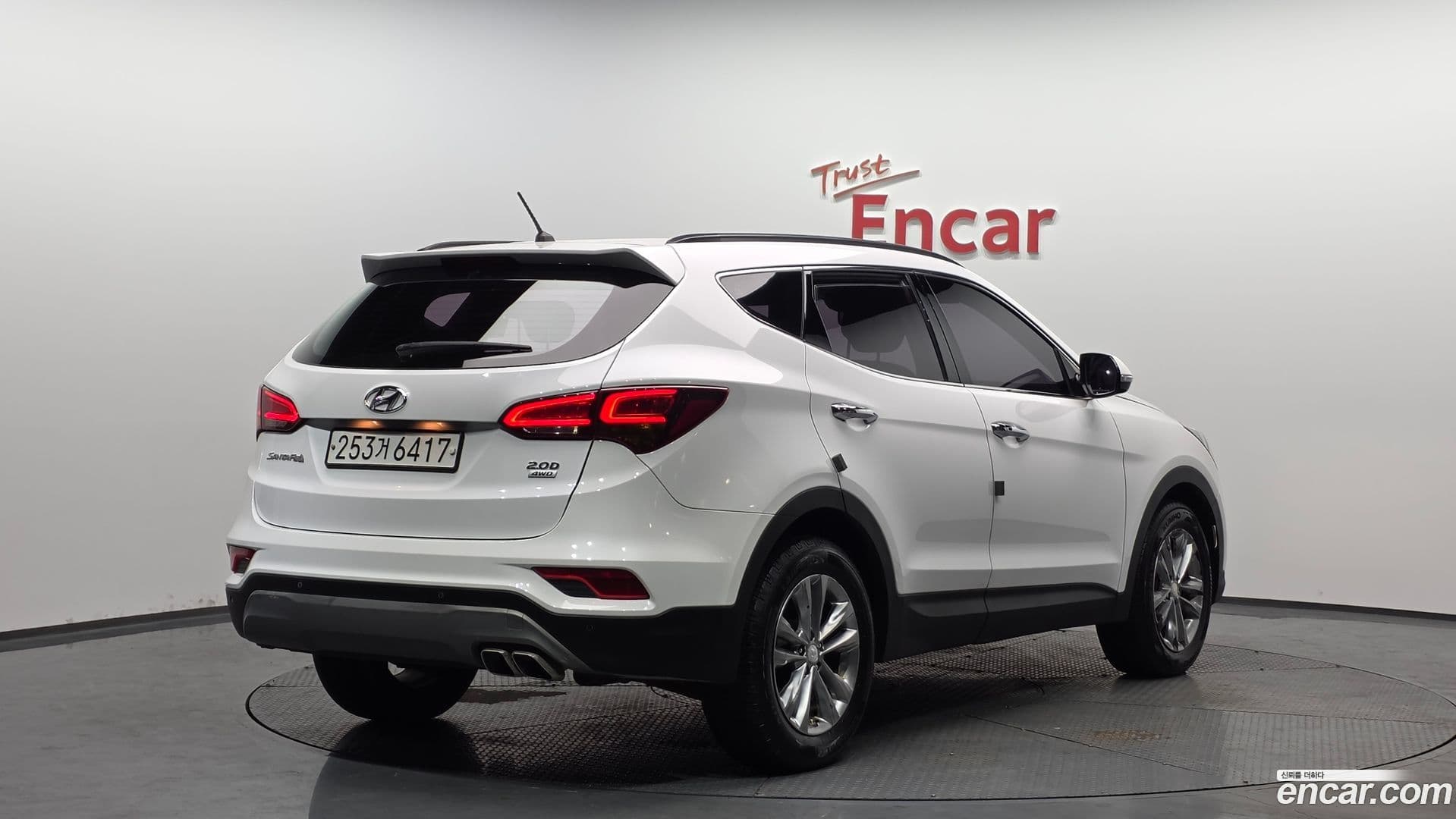 Main__Slider__Photo:Santafe Hyundai 2017.4-1