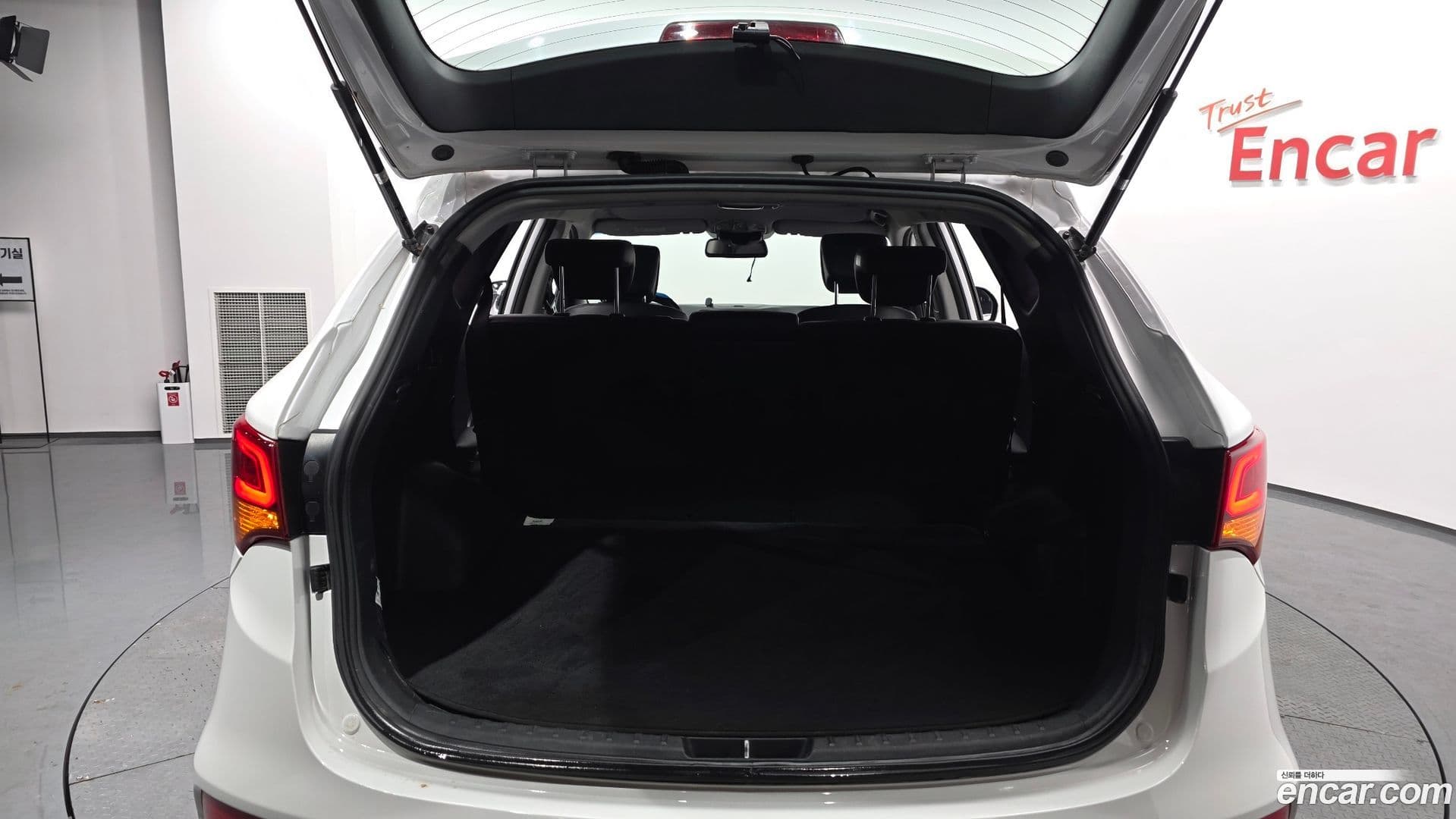 Main__Slider__Photo:Santafe Hyundai 2017.4-19