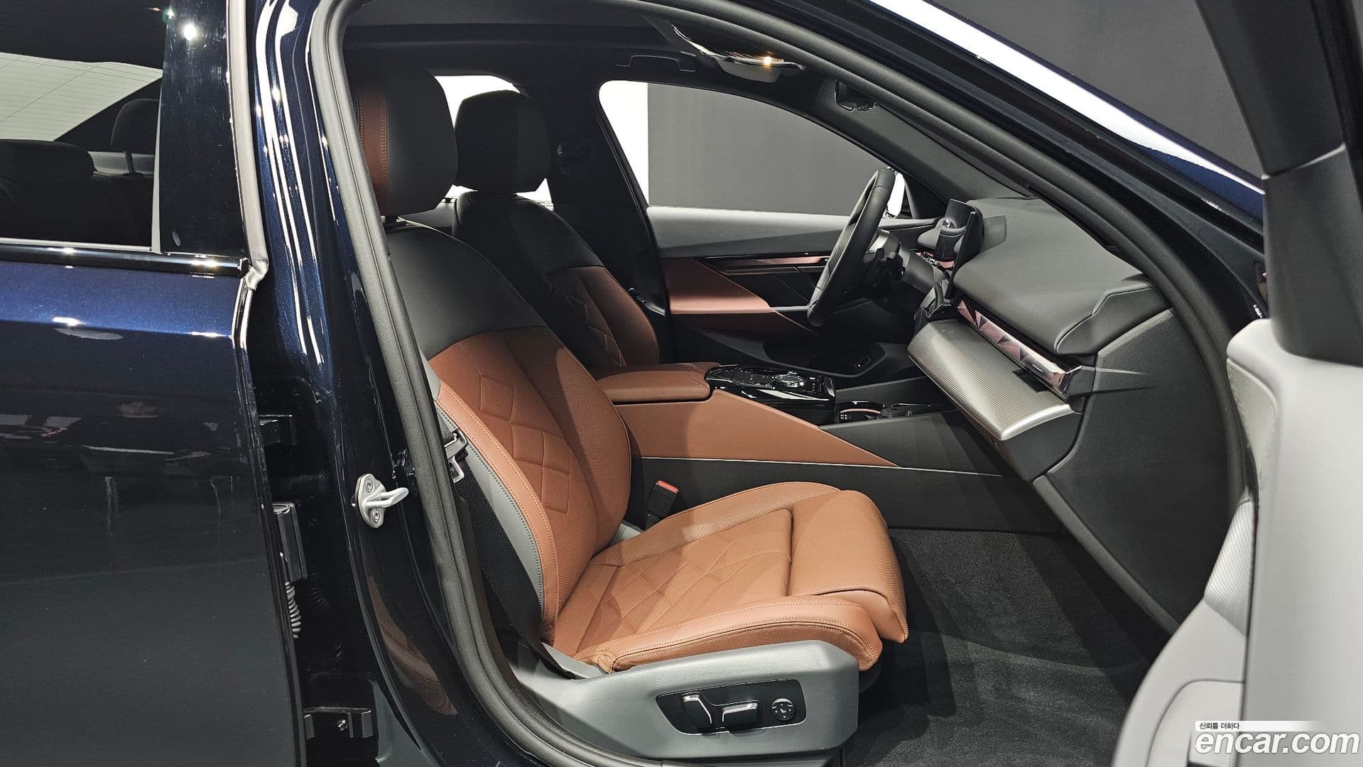 Main__Slider__Photo:5-Series BMW 2025.2-9