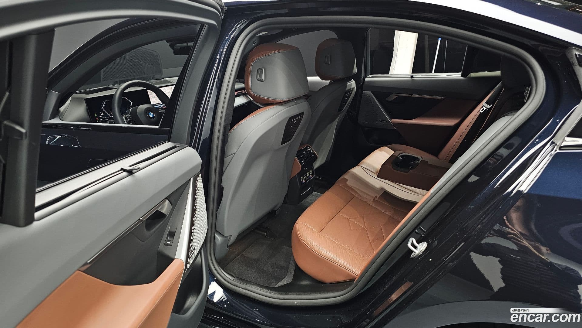 Main__Slider__Photo:5-Series BMW 2025.2-11