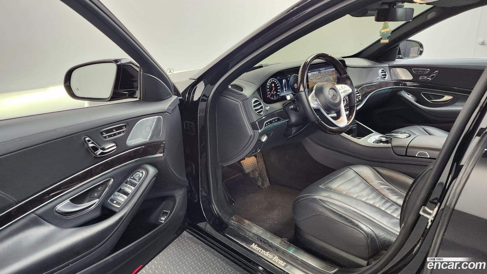 Main__Slider__Photo:S-Class Mercedes-Benz 2018.0-9